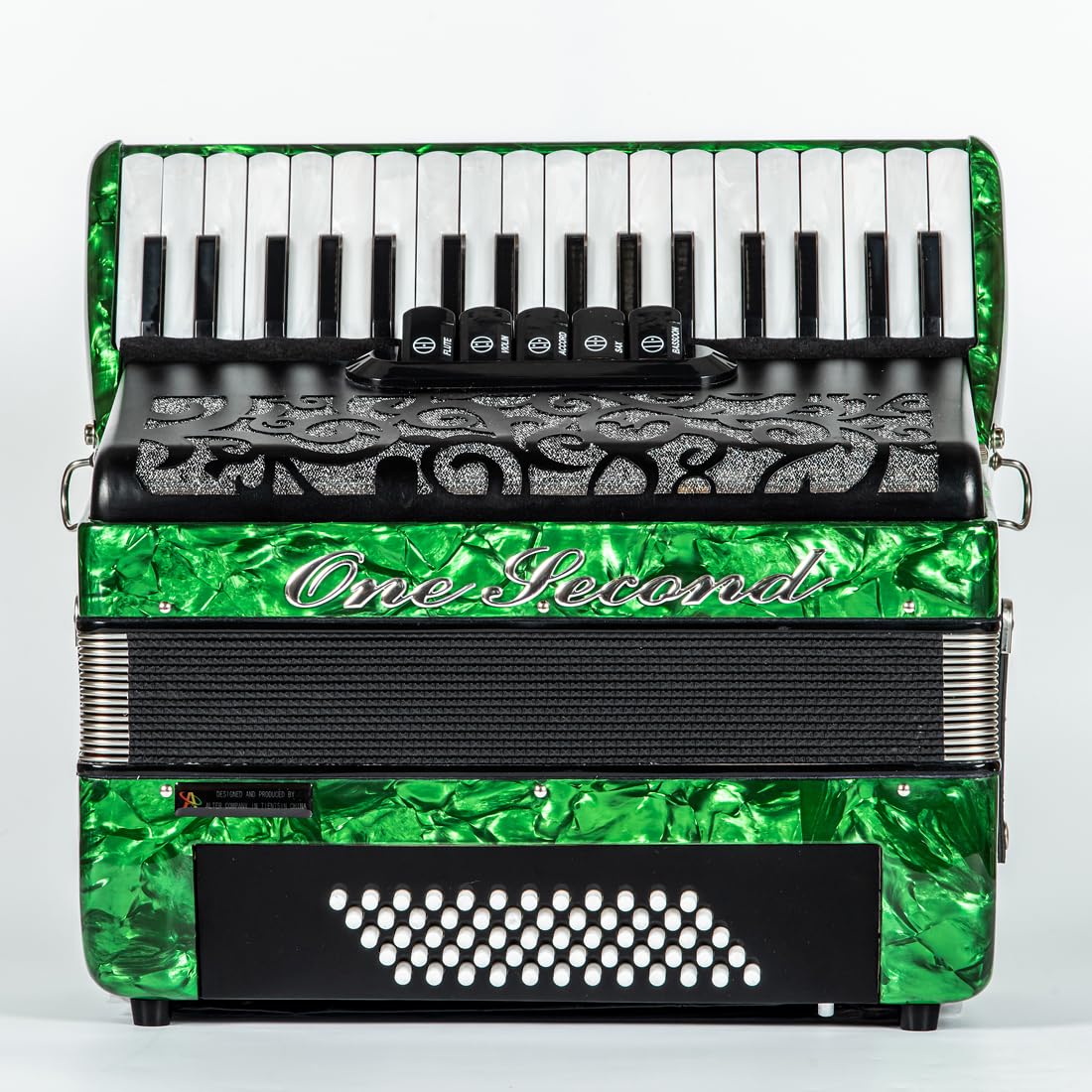 One second keyboard accordion 60 bass 34 keys with bag and