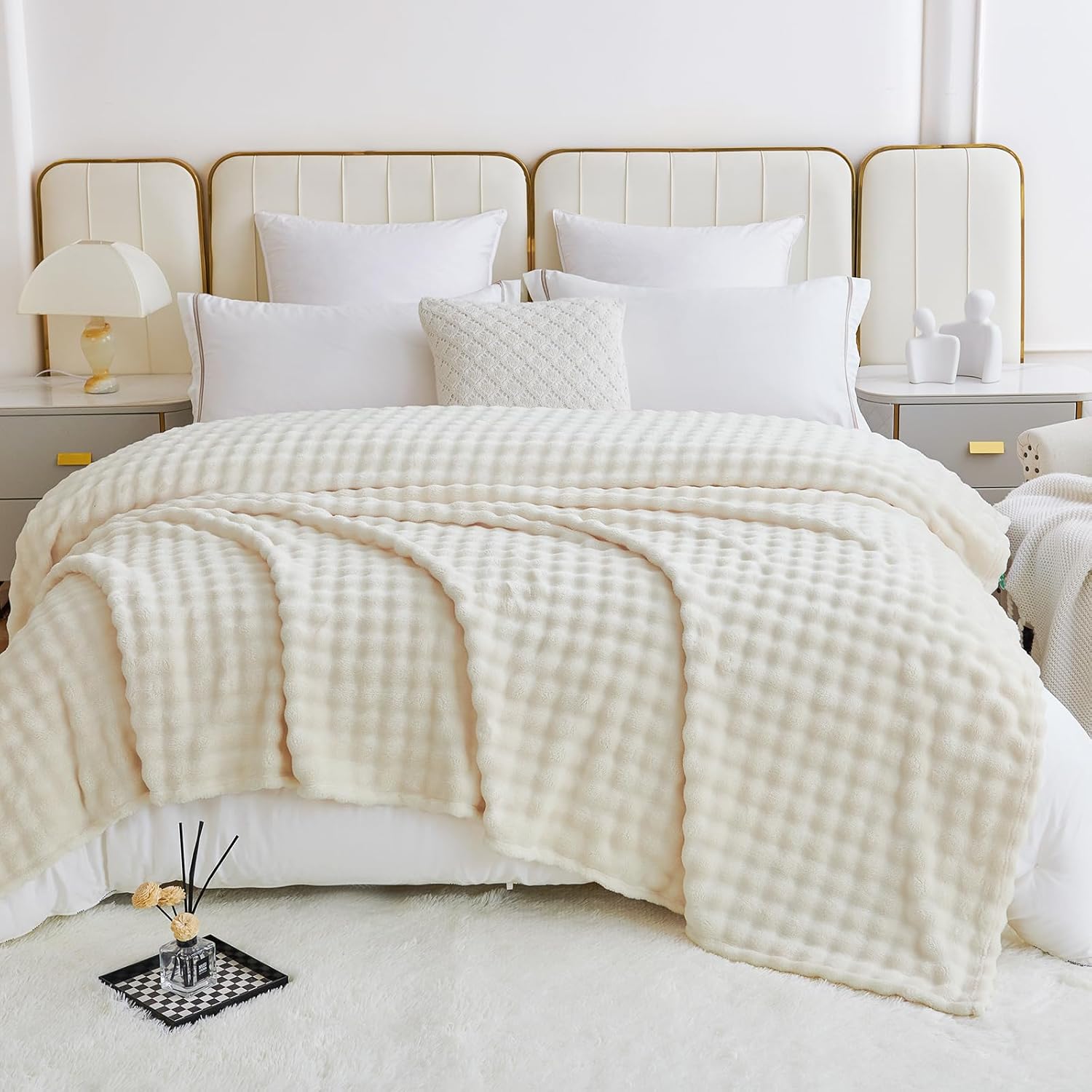 Comelady Fleece Blanket Queen Size for Bed,3D Bubble Warm Fluffy Throw Blanket for Couch Sofa Room Decor-Lightweight Cozy Fuzzy Blanket for All Seasons(Beige,90"×90")