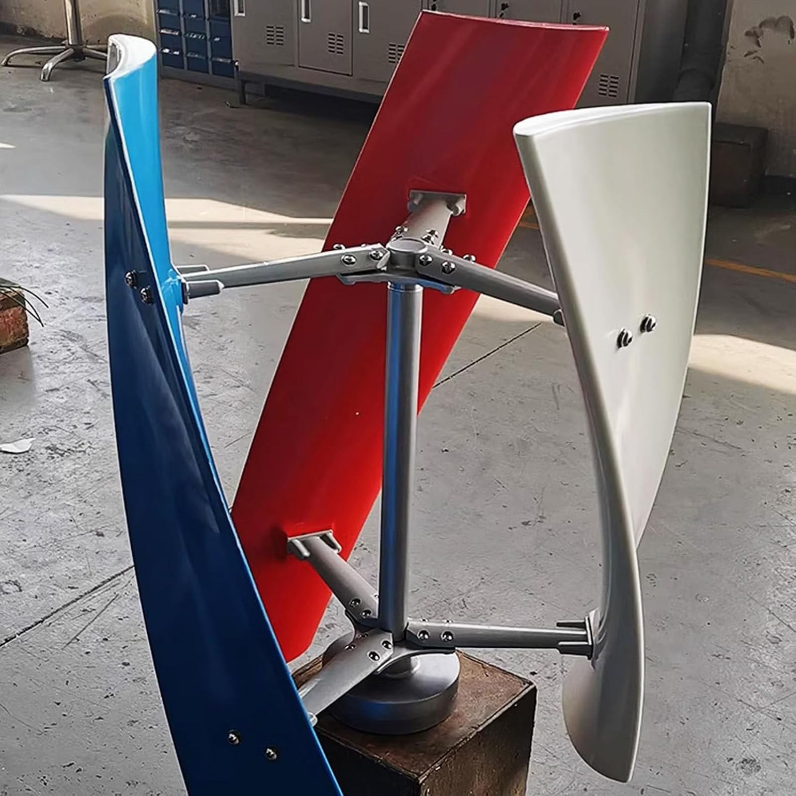Wysokowydajny spiralny pionowy generator wiatru 3000 W - 3-łopatkowa konstrukcja aerodynamiczna z inteligentnym kontrolerem do automatycznej regulacji przed wiatrem. Nadaje się do Batea