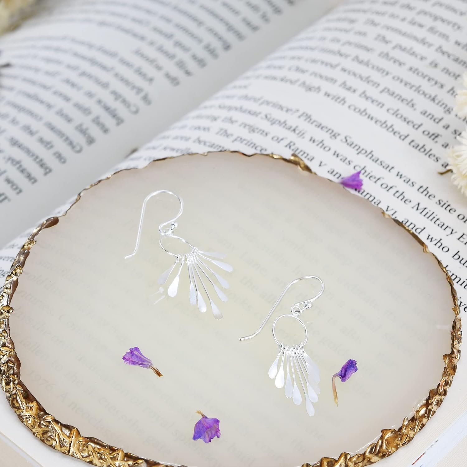 AeraVida Tribal Elegance Fan Shaped Tassel .925 Sterling Silver Dangle Earrings | Handcrafted Sterling Silver Fishhook Earrings for Women | Artisan Fashion Jewelry Gift | Fan Shape Silver Earrings - Image 5