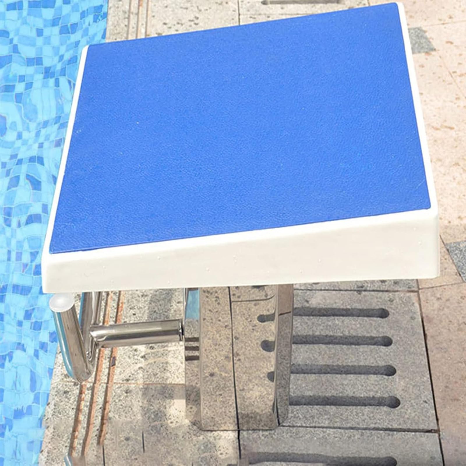 Plongeoir pour piscine domestique avec plateforme antidérapante d'entraînement