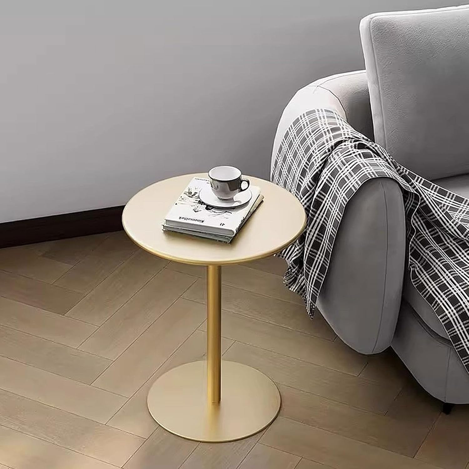 Outdoor Patio Round Bistro Pub Table with Metal Base, Cocktail Bar Table Coffee Drink Table, Circle Side Table for Small Spaces End Table Kitchen Dining Table(Gold,70x70x104cm)
