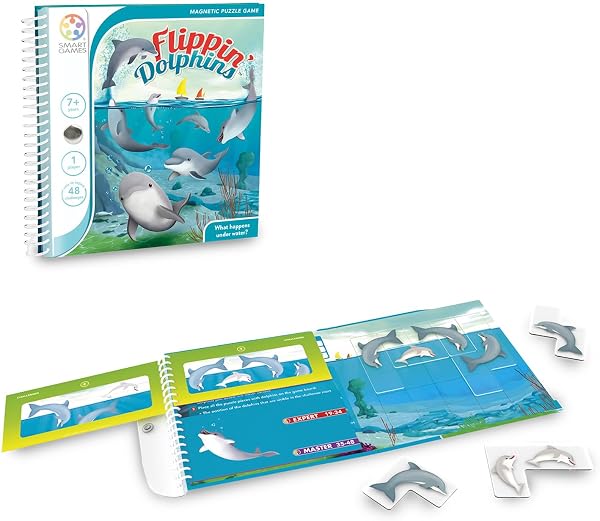 Nahaufnahme der magnetischen Spielfelder des SmartGames Flippin Dolphins, die verschiedene Schwierigkeitsstufen zeigen.