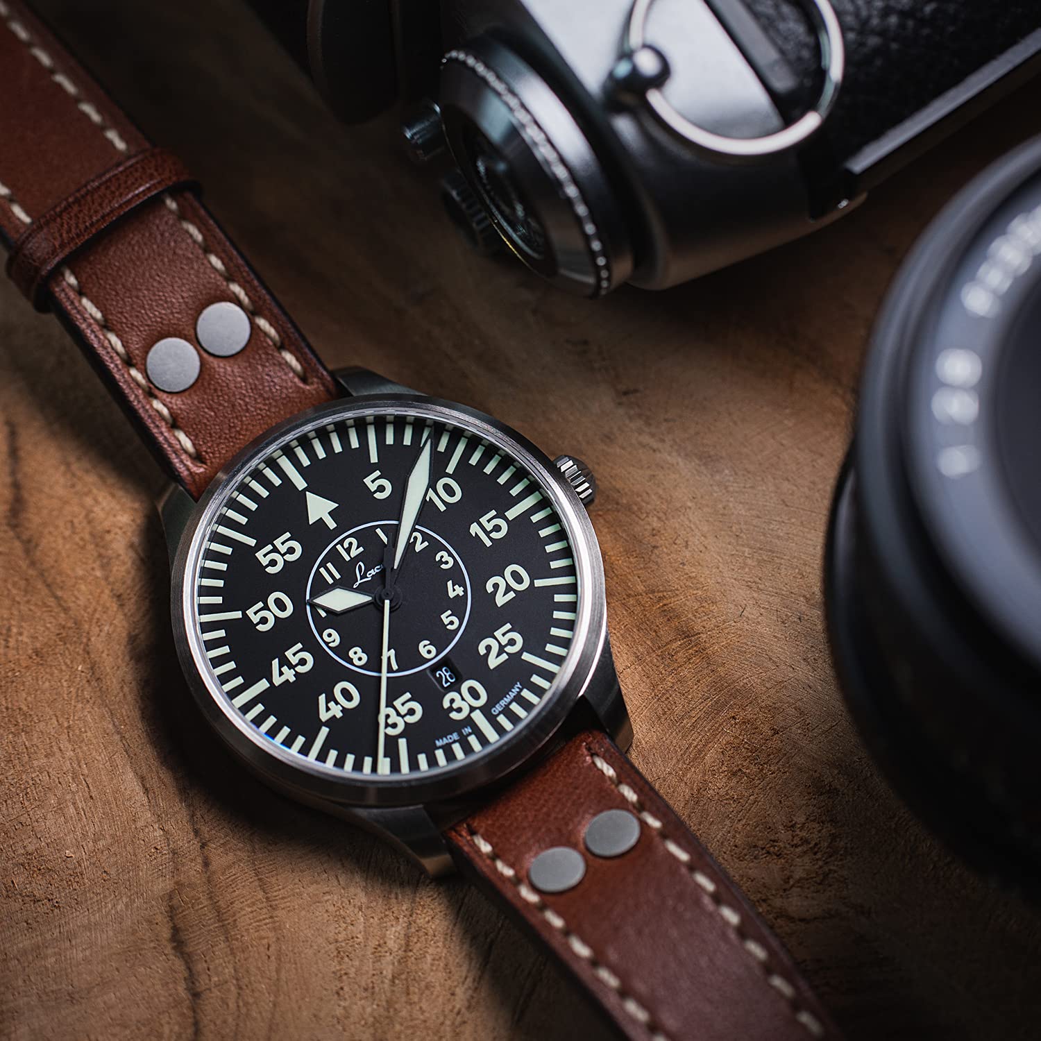 Laco Fliegeruhr Zürich.2.D 40 Made in Germany – 40 mm Ø hochwertige Quarzuhr mit Datumsanzeige – Baumuster B – Einzigartige Qualität. Herausragende Verarbeitung – Wasserdicht