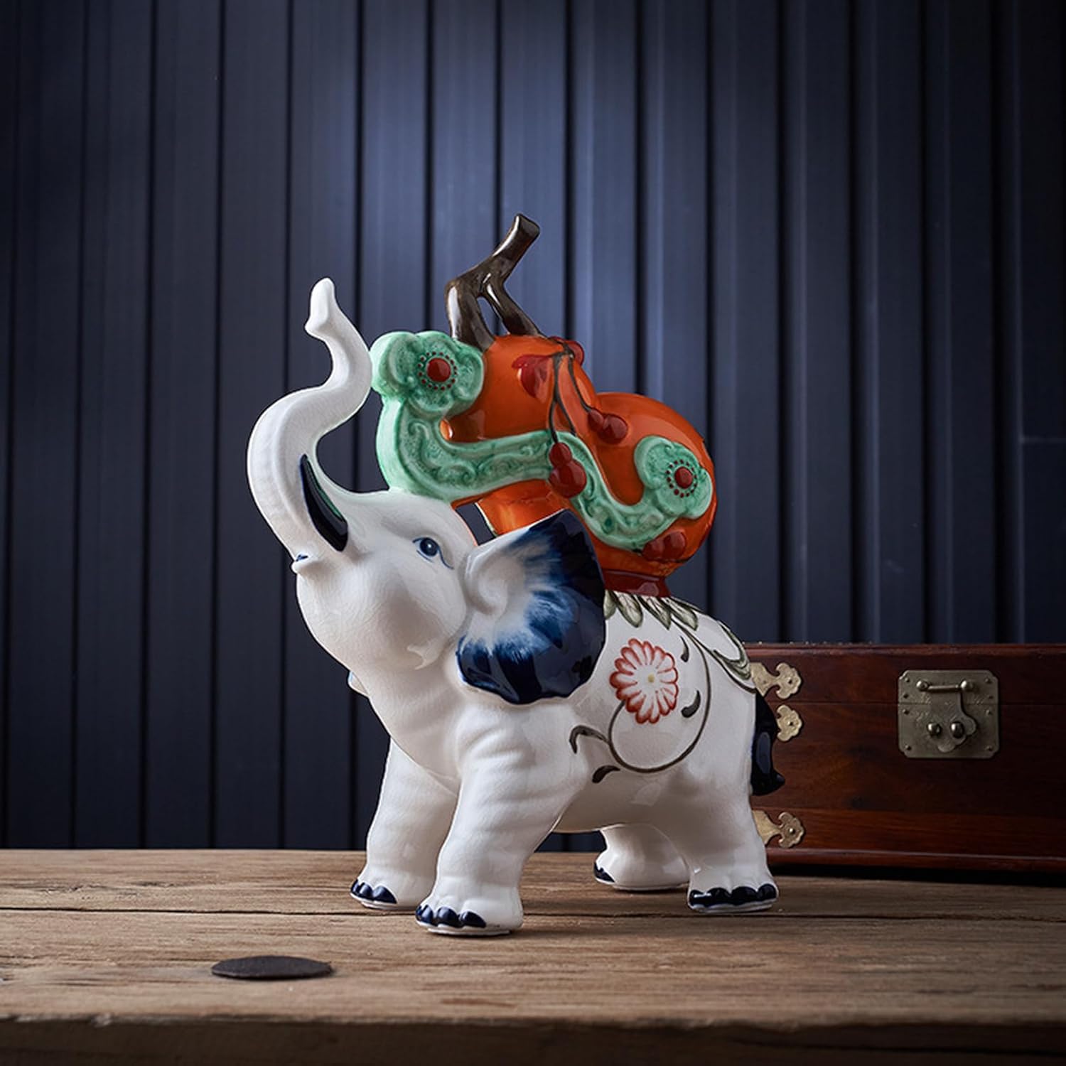 アキアカネ 黒の刺繍エプロン エプロン 刺繍 通販 花柄 北欧 撥水 刺繍