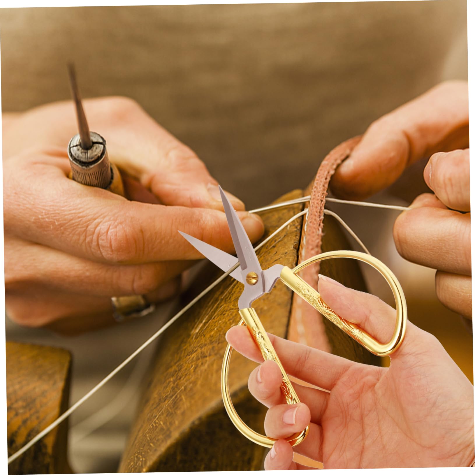 Nähzubehör Set mit Robusten Nadeln und Faden Nähwerkzeug für Handarbeit und Reparaturen Tragbares Diy Nähset im Vintage Holzbox Design für Zuhause und Unterwegs