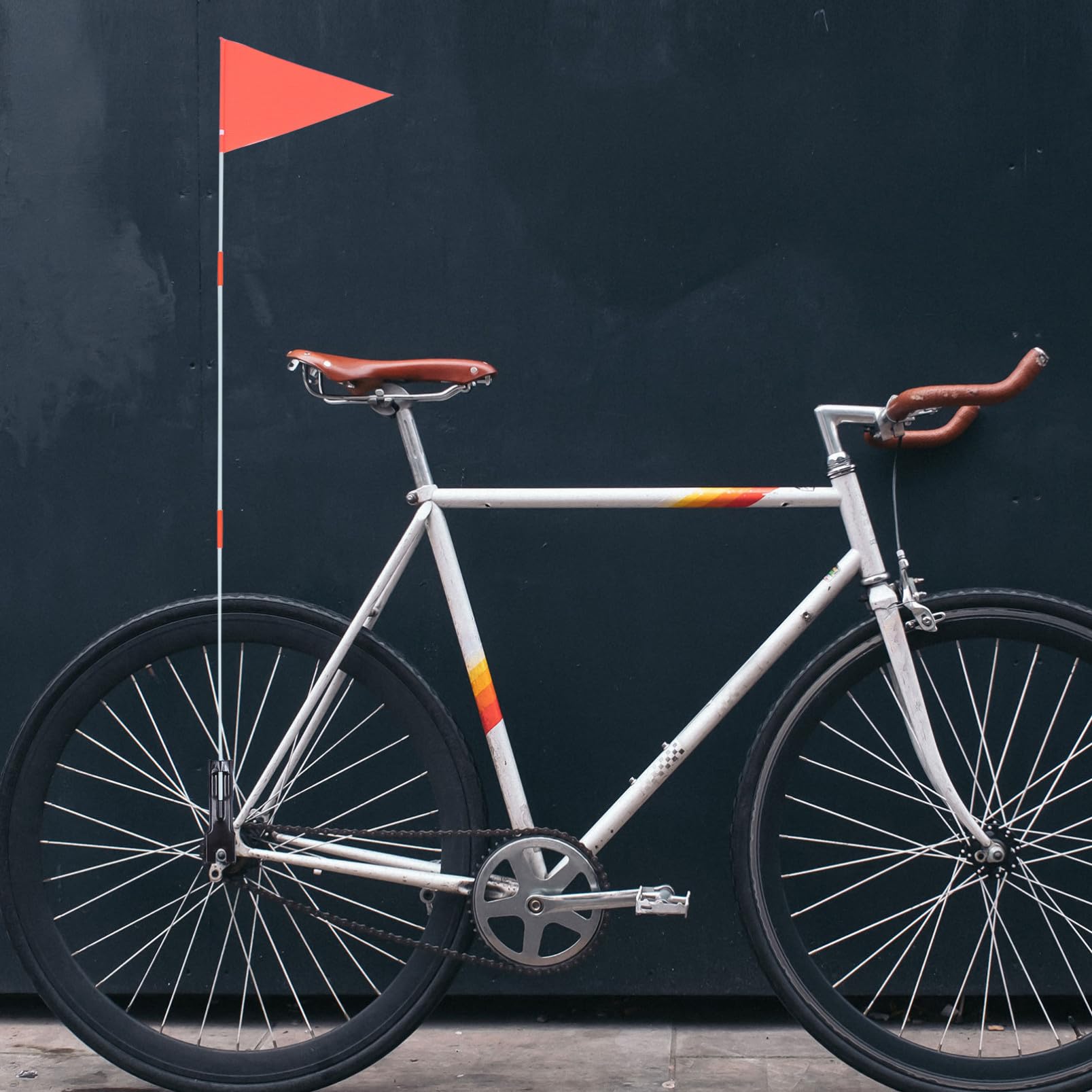 YARNOW 4 Juegos de Banderas de Seguridad para Bicicletas con Mástil Y Soporte Bandera de Bicicleta de 3 9 Pies Altura Ajustable Color Aleatorio