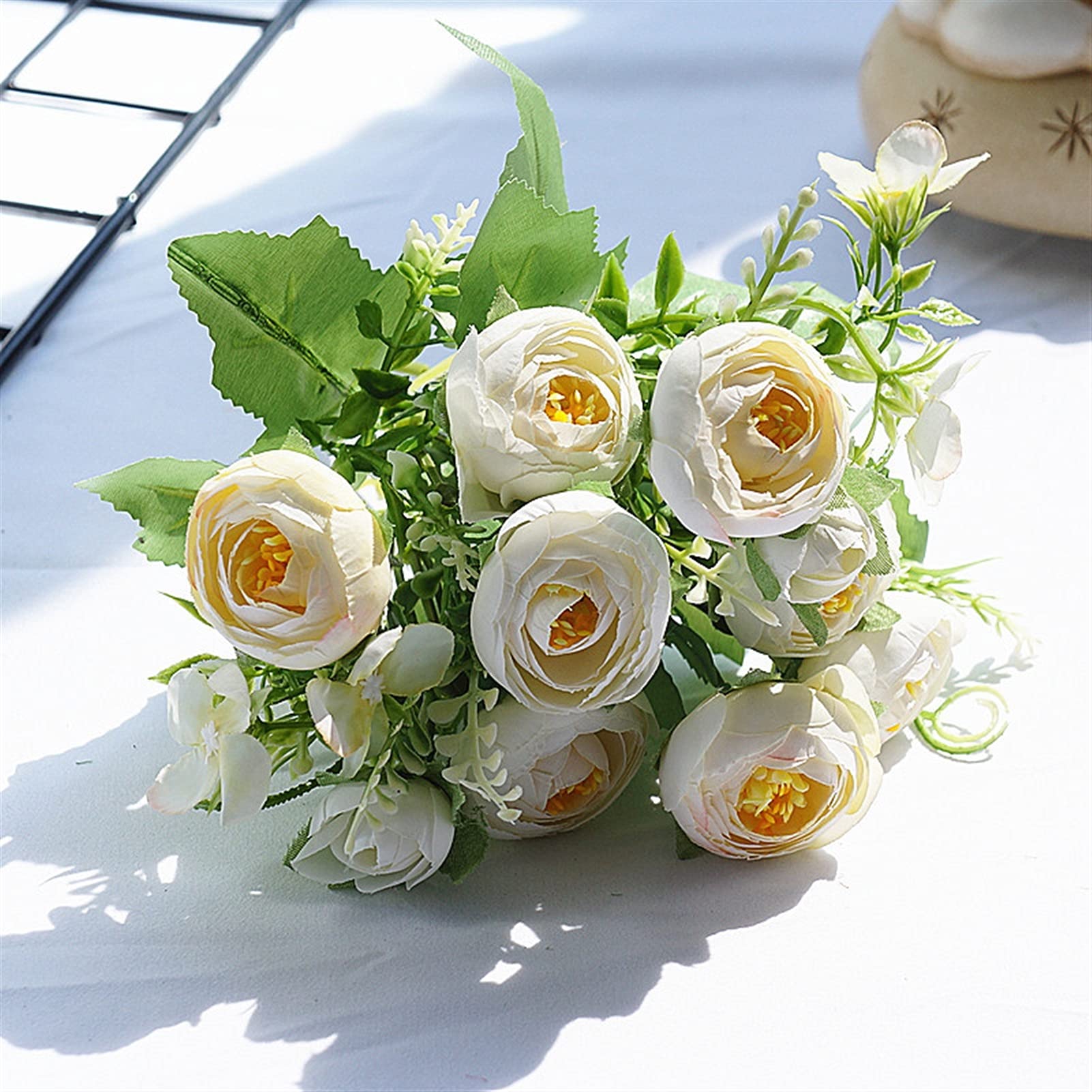Amazon 造花 人工ティーローズ小さなブーケ クリスマスの家の結婚式の新年パーティーガーデンホテルの装飾のための偽の花 花束 色 10heads White 造花 オンライン通販