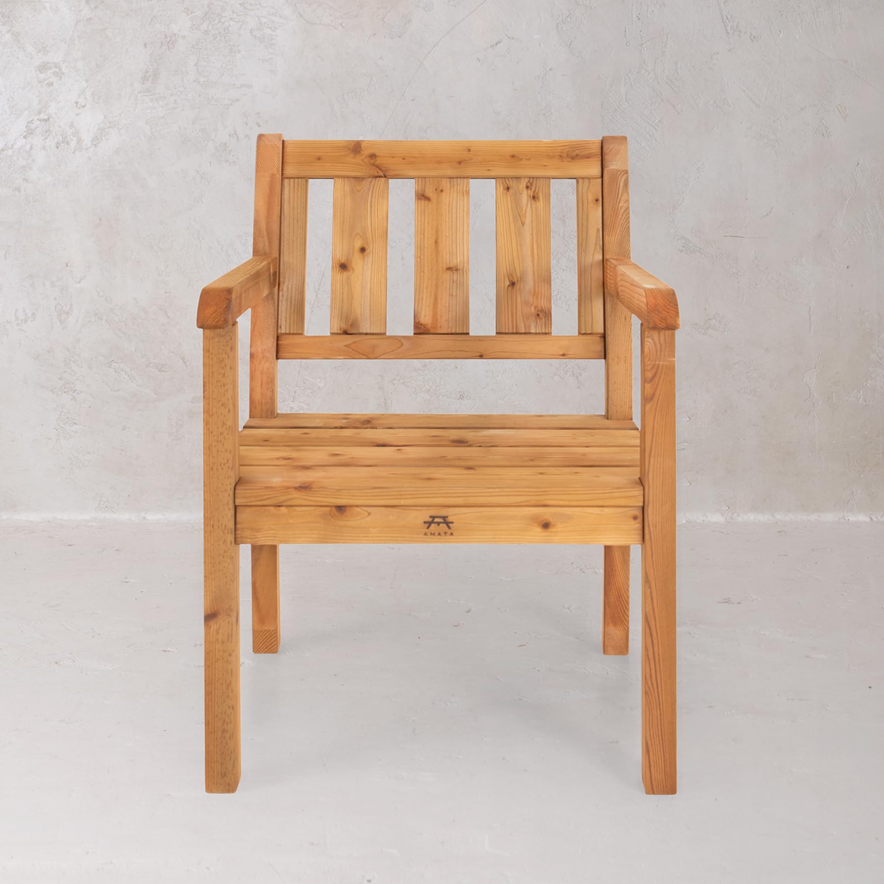 Amata UNGURS Einzelbank Modernes Design - Wetterfeste Holzbank für Draußen, Terrasse, Hinterhof und Garten Feuerstellen - Ergonomischer und Langlebiger Stuhl, Zeitloses Design (Braun)