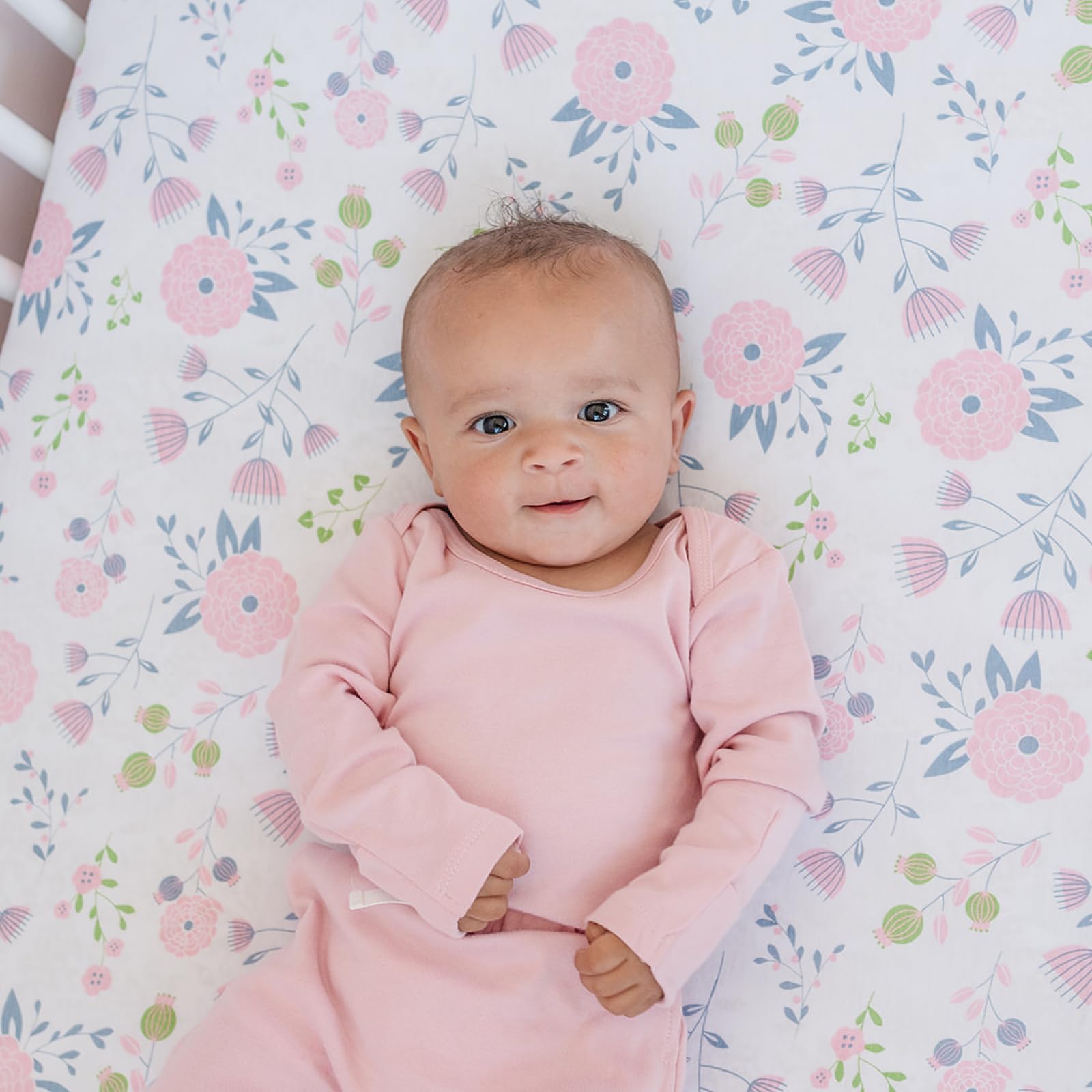 Pickle & Pumpkin - Lenzuola per culla in 100% jersey di cotone biologico, 2 pezzi, per materassi standard e materassi per bambini, motivo floreale e rosa