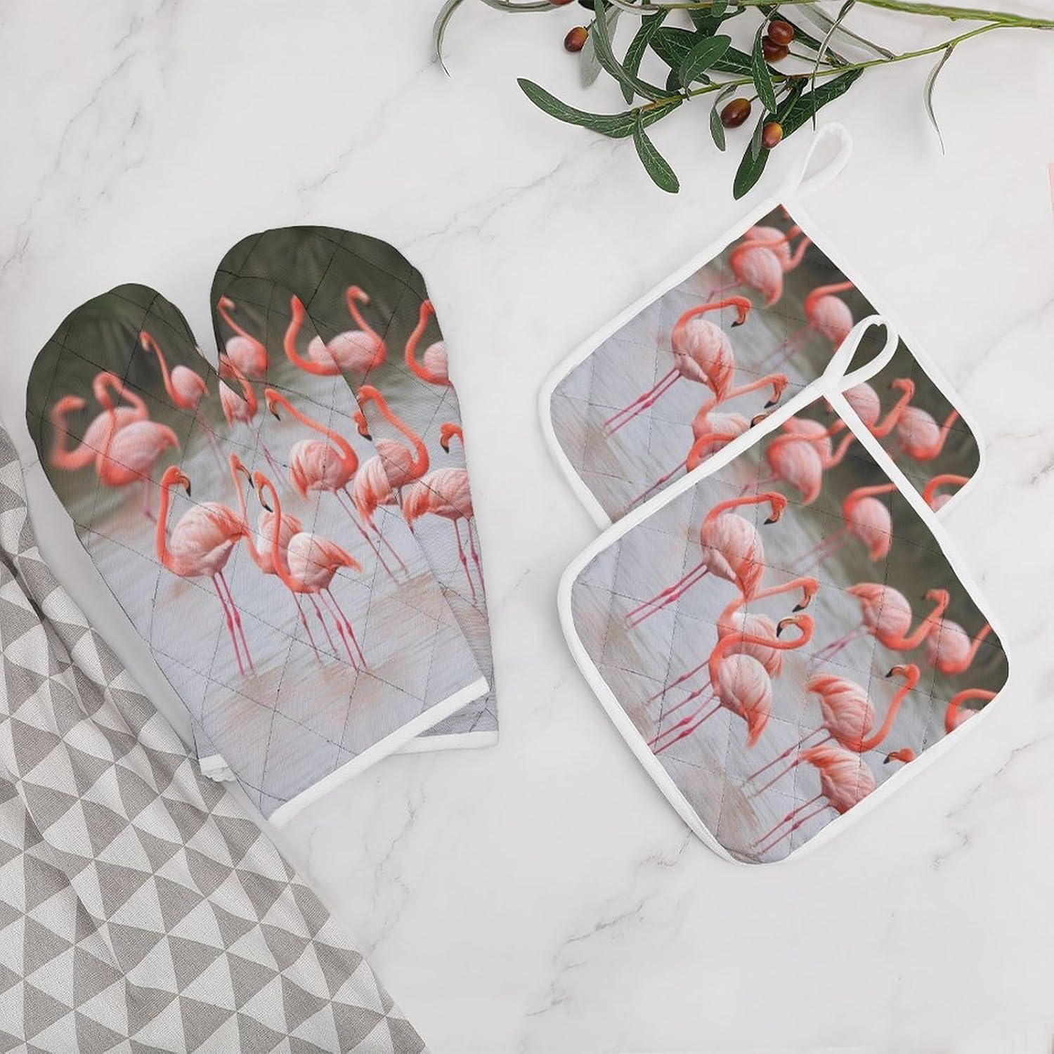4-Piece Oven Mitts and Pot Holders Set Pink Flamingos Printed Heat-Resistant Polyester Kitchen Gloves and Potholders Comfortable & Durable for Cooking Baking and Grilling