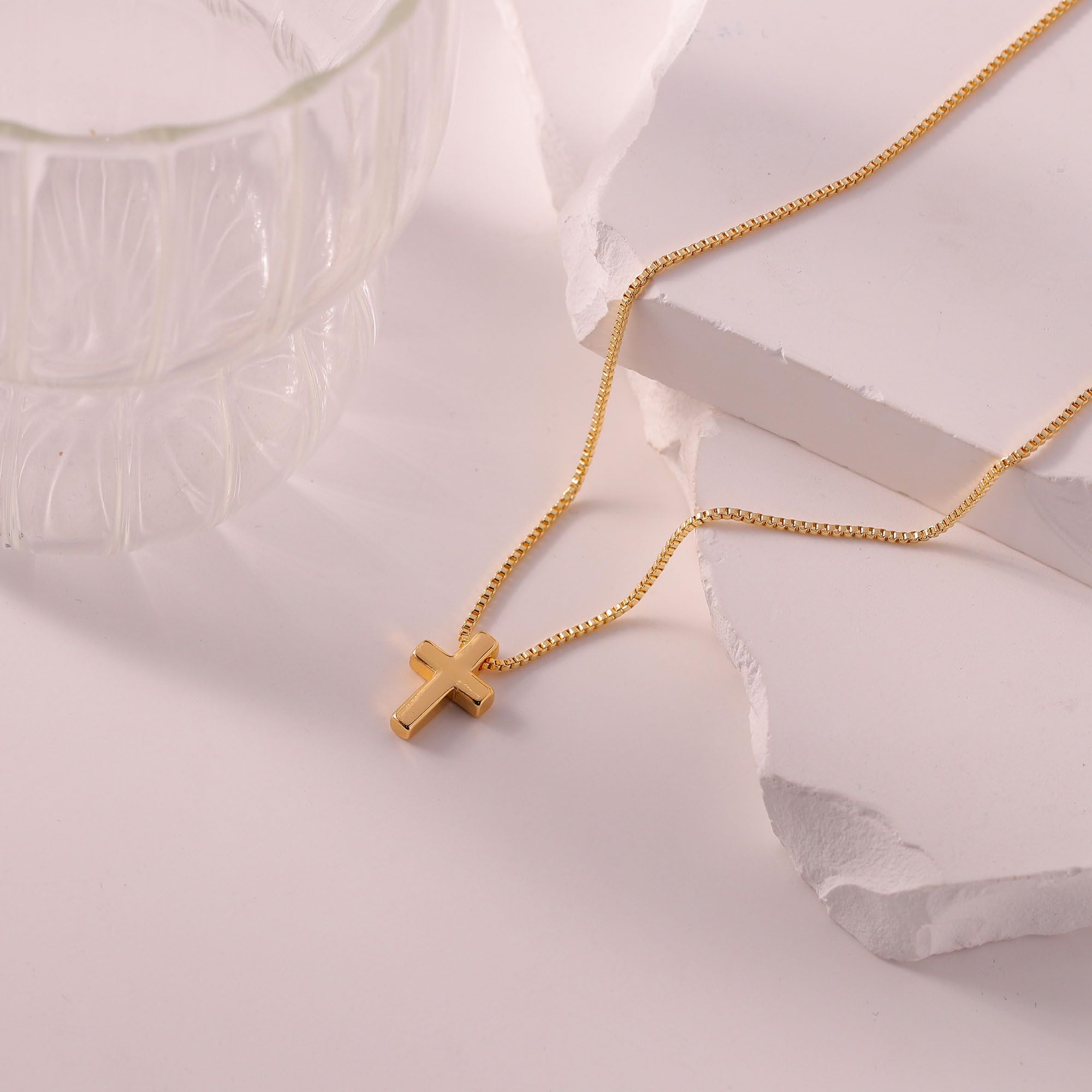 Kreuzkette, 14K Gold plattierte Kistenkette Cross Anhänger Halskette Zierfeindliche Silberne Kreuz winzige Halskette für Frauen