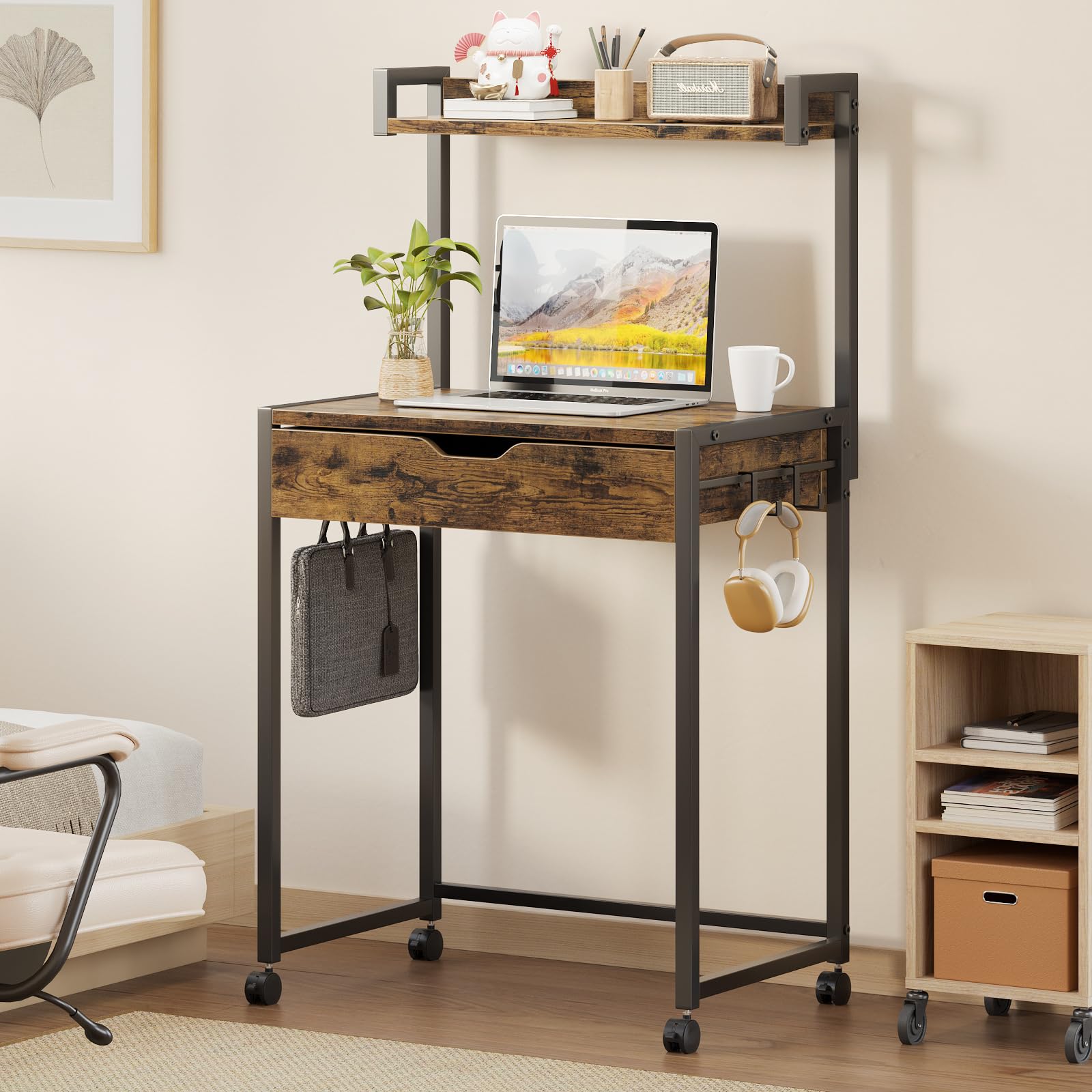Bestier Piccolo tavolo per computer da 64 cm, con vano portaoggetti e cassetti, adatto per studio, camera da letto, soggiorno e spazi compatti (nero)