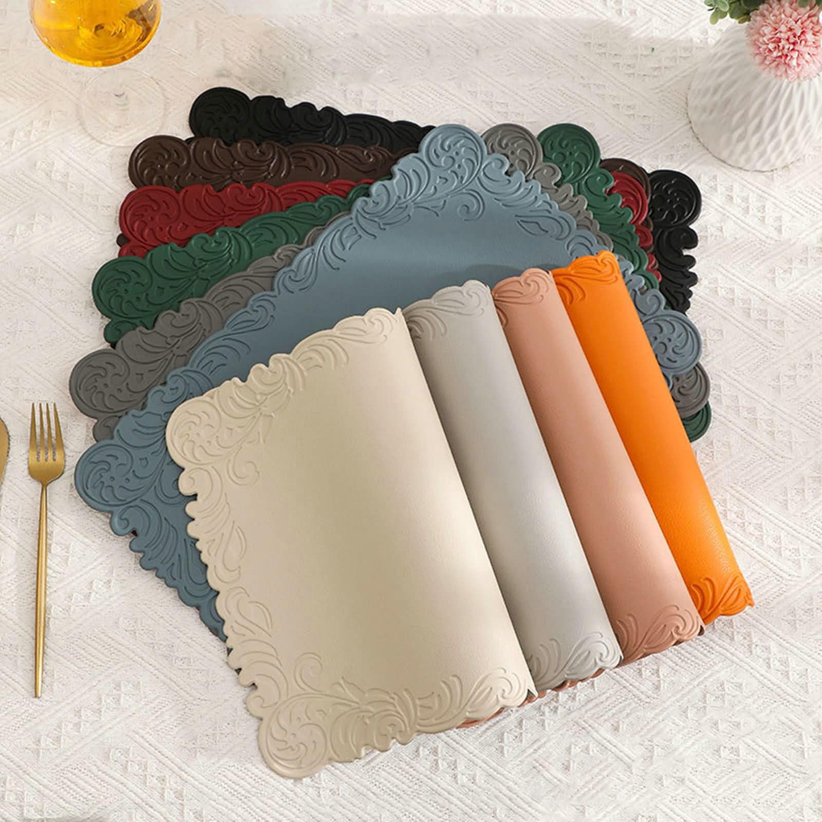 6Pièces Napperon Table Salle a Manger Lavable, 45 x 30 CM Noir Sets de Table Antidérapant Restaurant PVC, Couleur Unie avec Bords Floraux