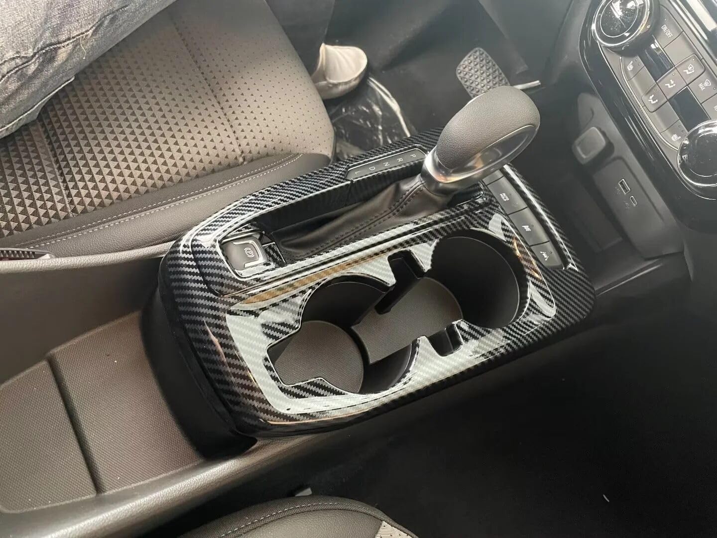 Car Gear Shift Knob Panel for Chevrolet Trax 2024 2025 Accessories, Carbon Interior Trim Central Consoles Boots Knobs Cover Frame (Carbon Fiber)