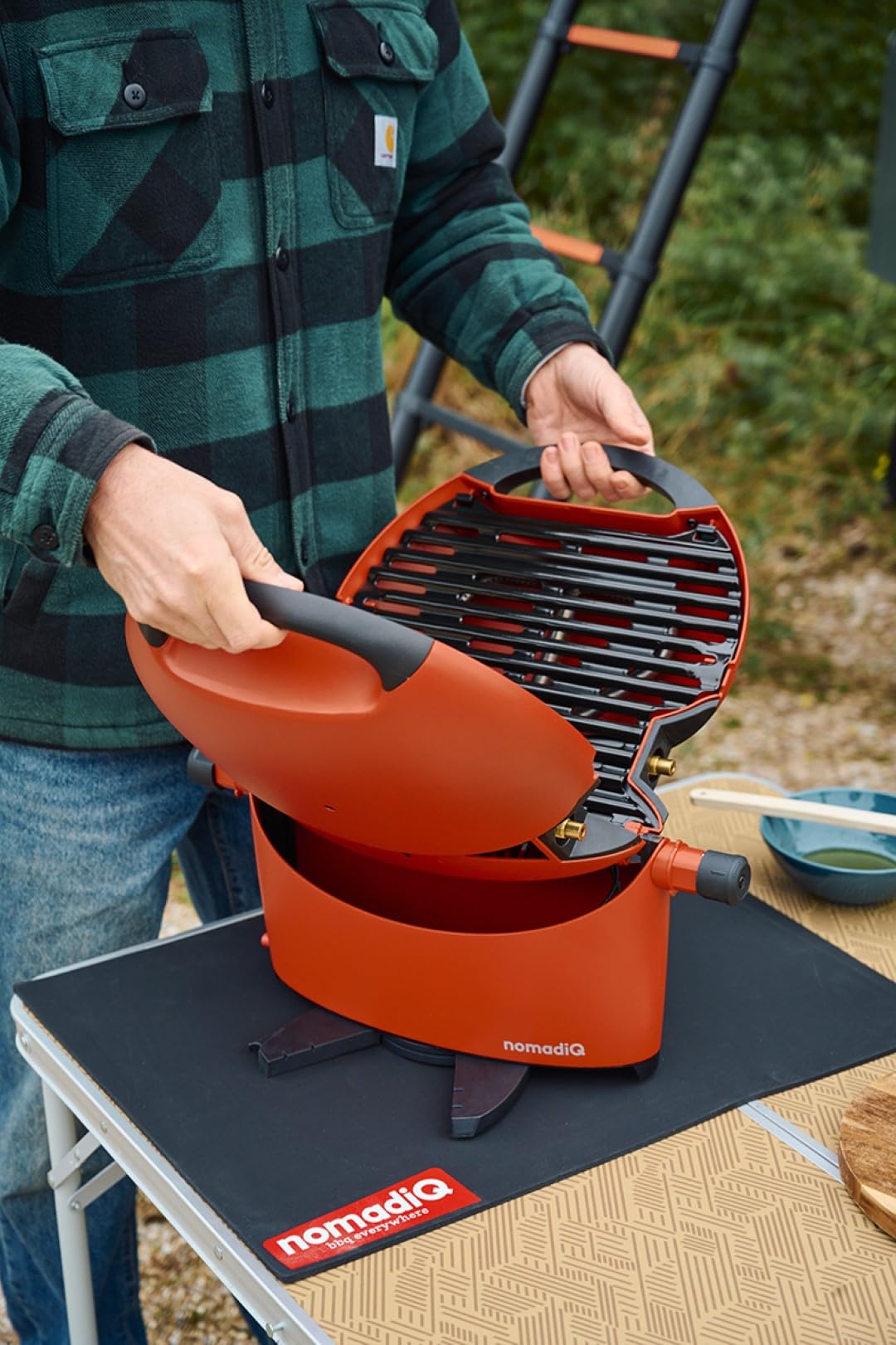 NOMADIQ BBQ Camping | grill stołowy | kompaktowy | 2 palniki | grill gazowy na kemping | grill gazowy na balkon, do przyczepy kempingowej | płyta grillowa, przenośna, outdoorowa, barbecue, kuchenka