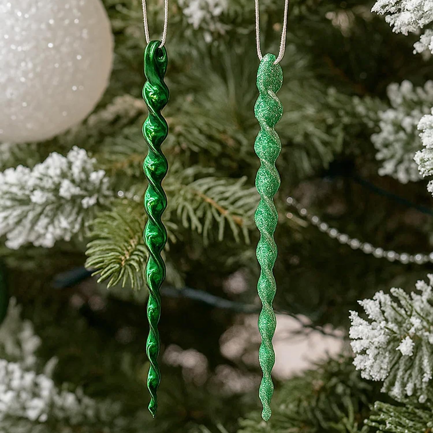 Grüne Kugeln für Christbaumschmuck, bruchsicherer Kunststoff 60 mm und 80 mm Glitzer-Schneebälle, Eiszapfen und Schneeflocken, Ornament-Set mit 32 Stück