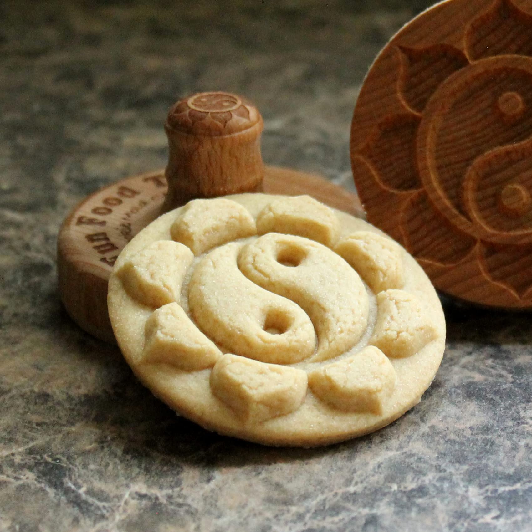 Sello de galletas de madera, 2.5 pulgadas (Yin Yang Lotus CS-034)