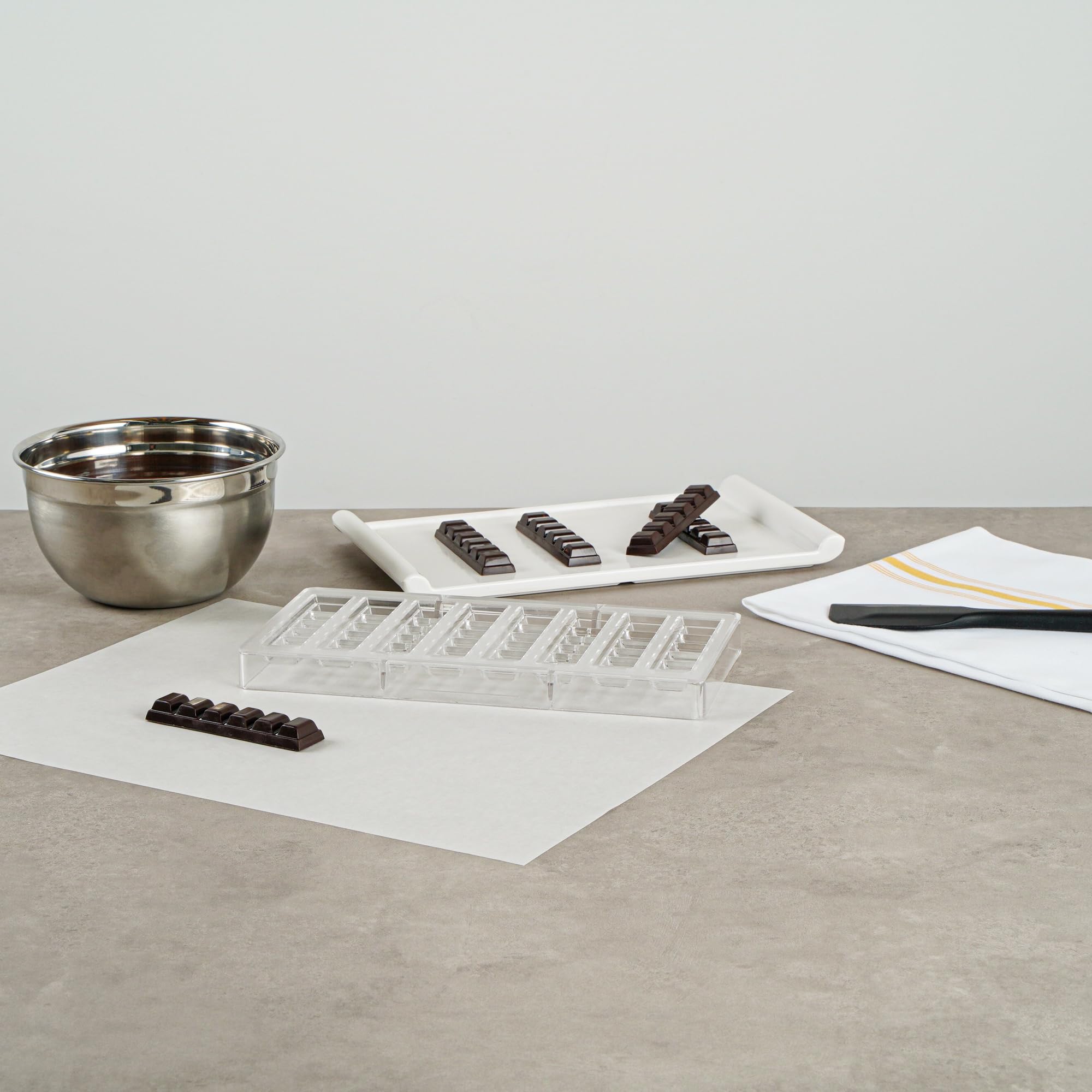 Pastry Tek - Molde de barra de chocolate de 10.8 x 5.3 pulgadas, 1 molde de chocolate lavable en lavavajillas, 8 cavidades, congelable, molde de policarbonato transparente para caramelos, para barras