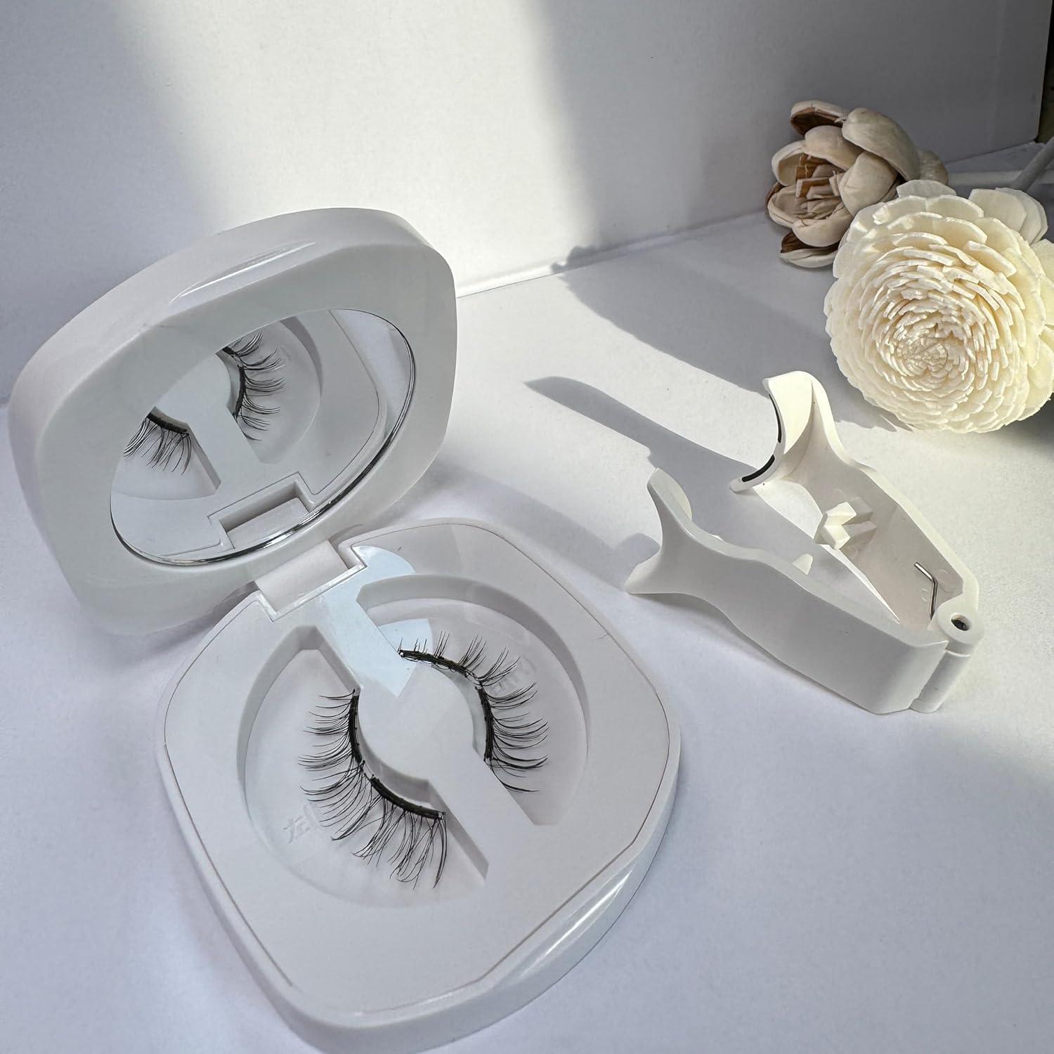 VEPROIX Magnetic Eyelashes Without Eyeliner, Natural Reusable Lashes with Applicator, No Glue Needed, 1 Pair