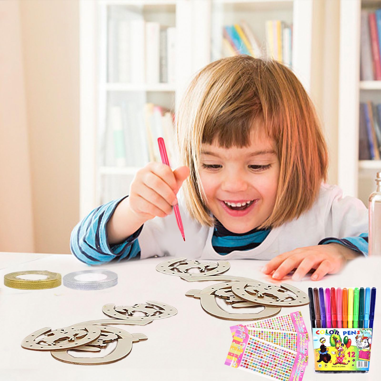 Leonshco 24 dischi in legno a ferro di cavallo, per il compleanno dei bambini, in legno, a forma di ferro di cavallo con 12 matite ad acquerello, 3 adesivi con paillettes, 2