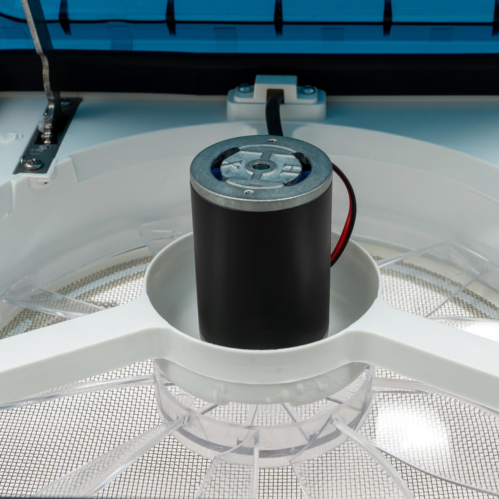 Wohnmobil Dachventilator, RV Dachventilator Vent, 26x26cm Belüftung für Wohnmobil, Extrem Geräuscharm, IP68 Wasserdicht mit 10 Schaufeln und Beleuchtung, 45° öffnen und Schließen (Schwarz)