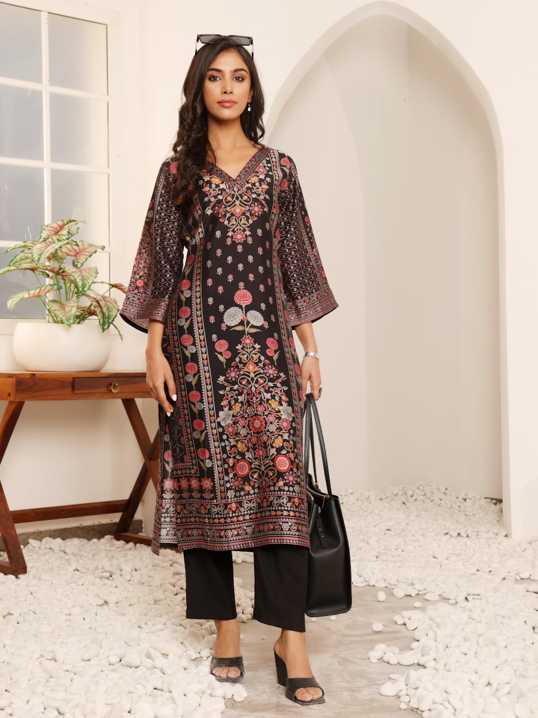 Varanga Women Black Floral Printed Kurta With Solid Trouser  Comfortable Cotton Set For Casual Outings, Versatile Design For All Occasions, Stylish And Relaxed Fit For All Body Types (Medium)