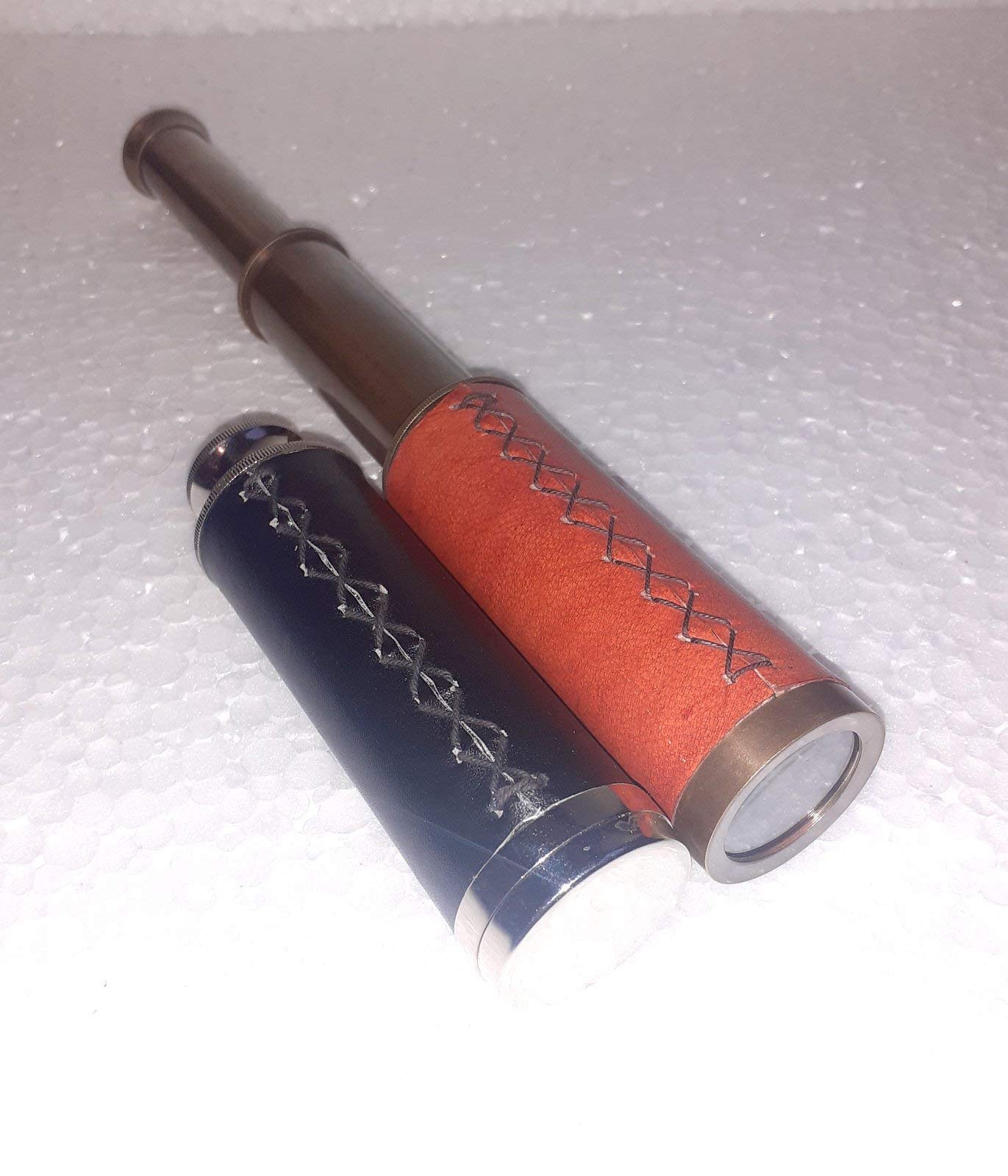 Mini télescope de luxe en laiton finition nickel noir avec sa protection en mousse premium