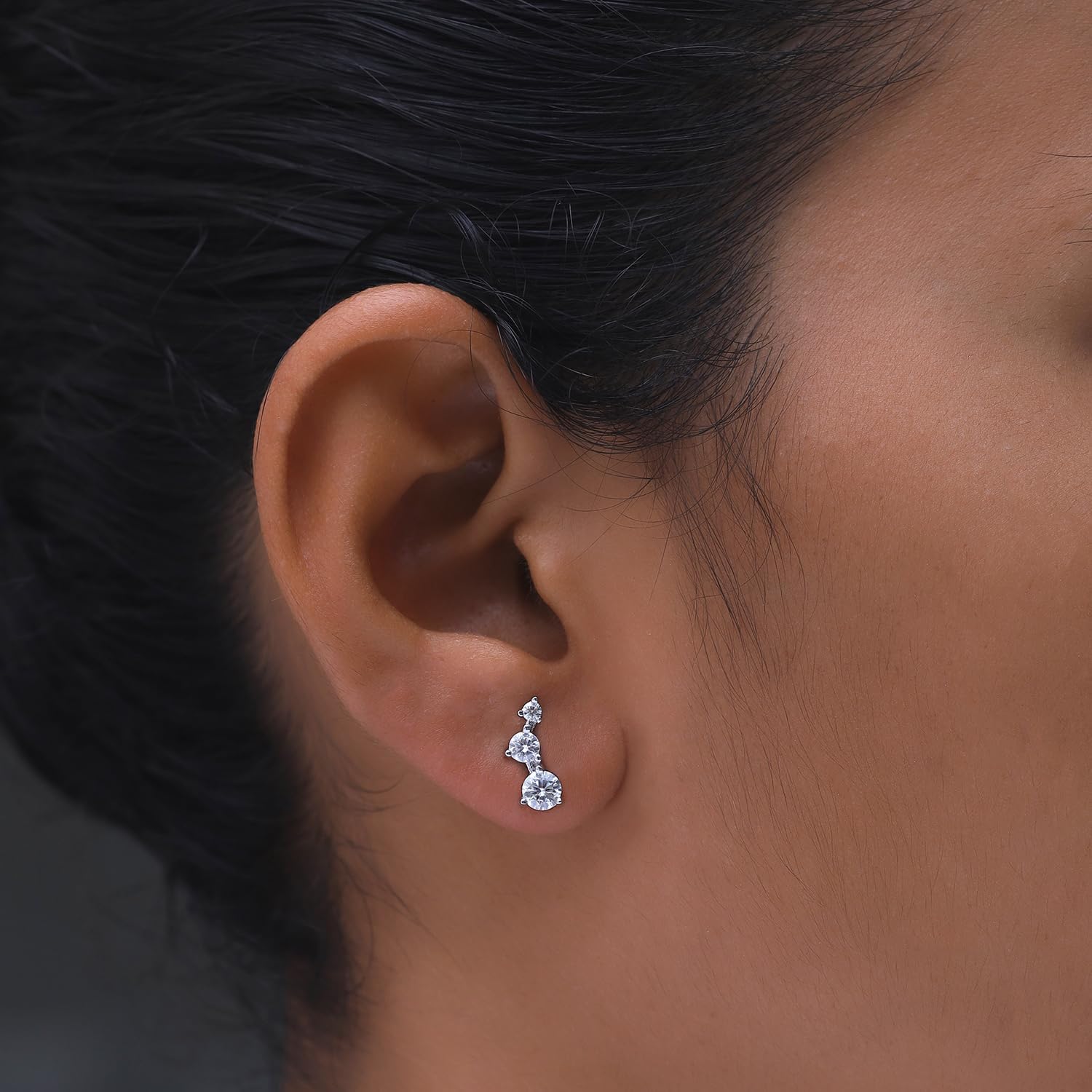 SAVEARTH DIAMONDS 18k Gold Plated Sterling Silver Post Ear Crawler Earrings 1.00 Carat (ctw) Moissanite Diamond 3-Stone Climber Earrings for Women | Trendy Jewelry Gifts For Her Push Back Earrings