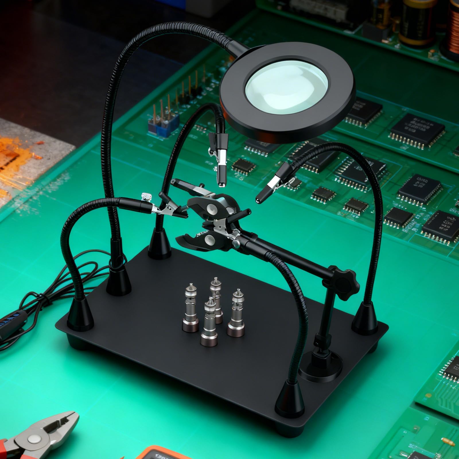 Saldatura Terza Mano, Magnetico Stazione Saldante con 4 Bracci Flessibili Lente d'Ingrandimento a LED 6X e Braccio di Supporto Meccanico per Riparazione PCB Lavori di Saldatura Modellismo