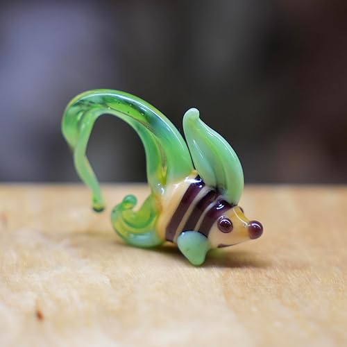 Miniatura 9 de 1 Green Glass Fish Figurine Hand-Blown Murano-Style Miniature Collectible Sea Animal Ornament for Dollhouse, Shelf & Desk Gift for Ocean Lovers