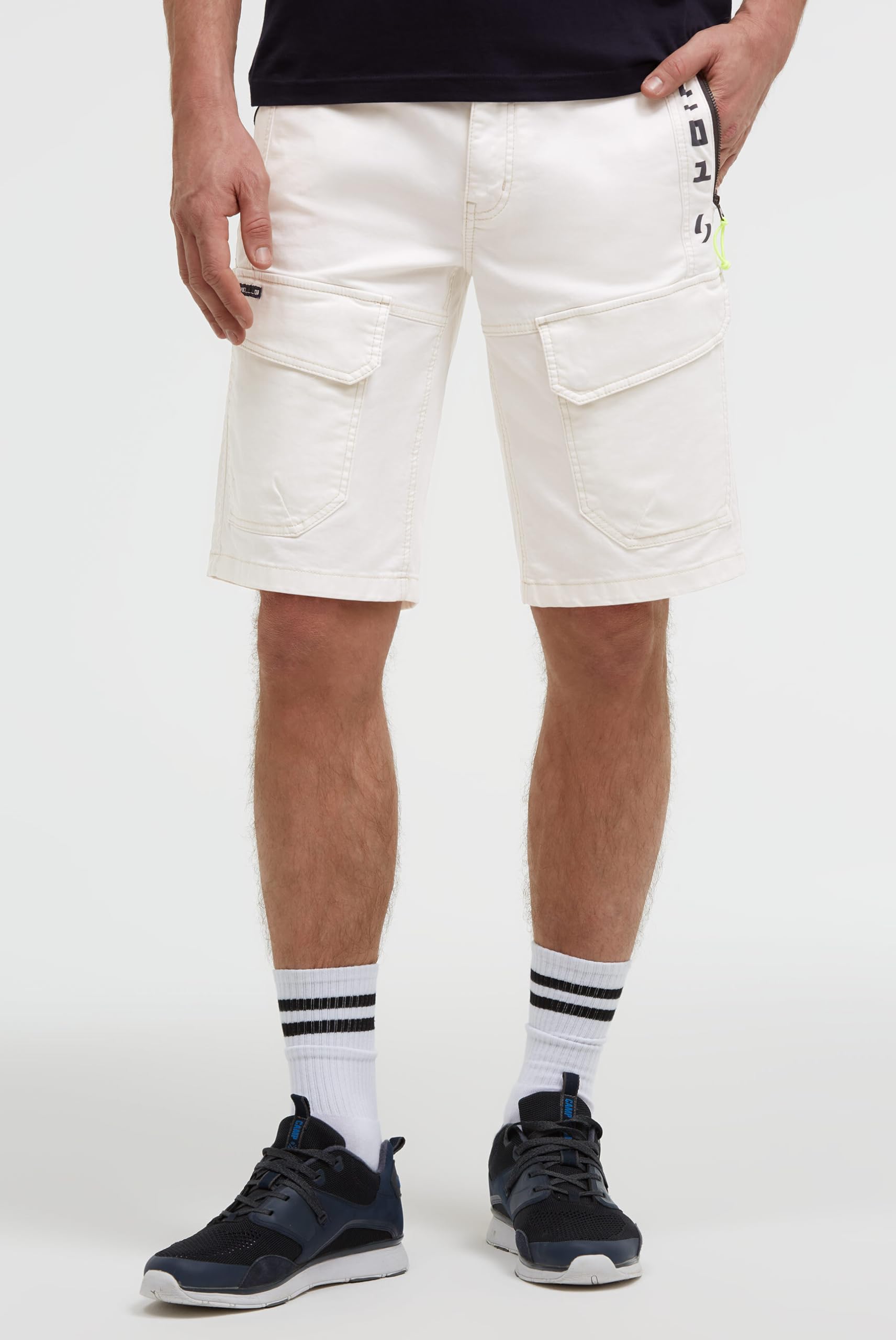 Camp David Herren Skater Shorts mit Zippertaschen