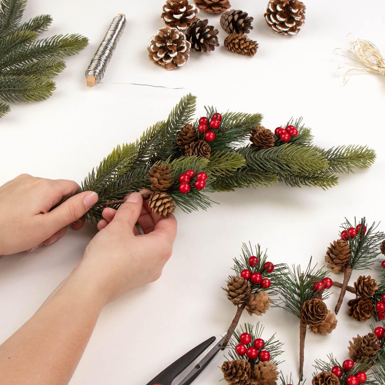 50 Conos De Alerce Decorativos - Piñas Naturales, Aprox. 3 Cm, Decoración Otoño E Invierno