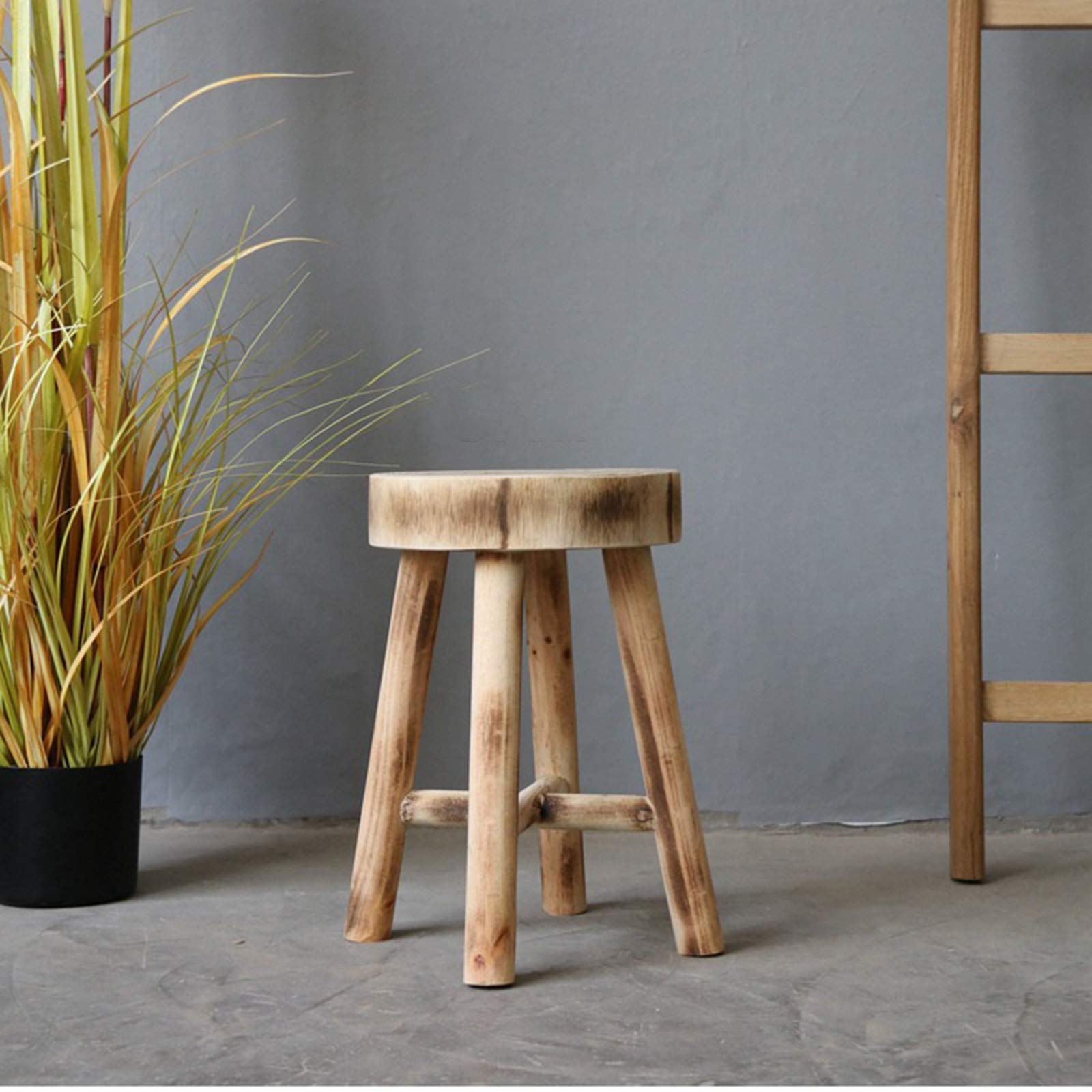 Tabouret de ferme en bois pour une ambiance bistrot chaleureuse