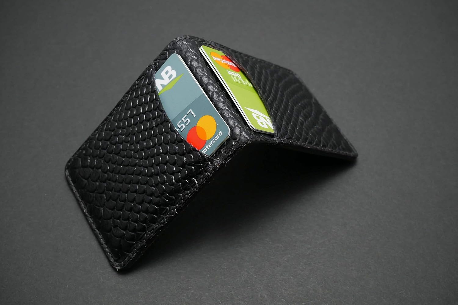Review Outdoor Gear Leather Handmade Minimalistic Magnetic Wallet image 2