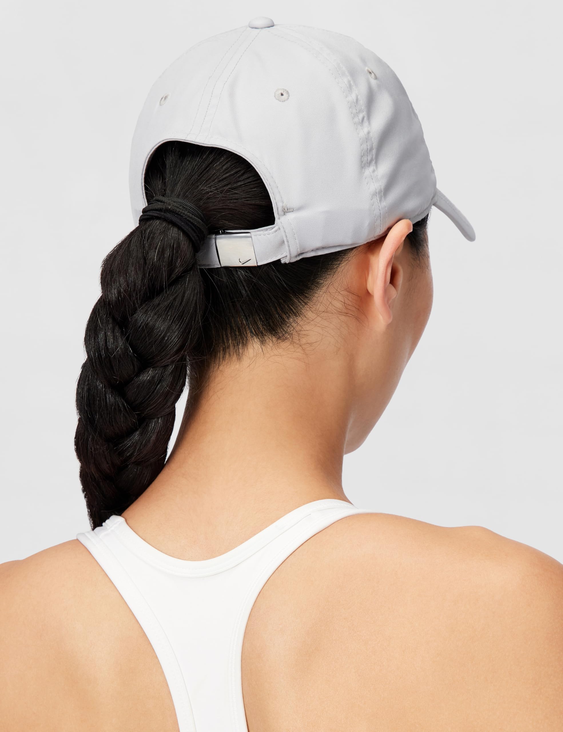 NIKE - Dri-Fit Club Unstrukturierte Metall-Swoosh-cap, Cappellino in Metallo Unisex - Adulto