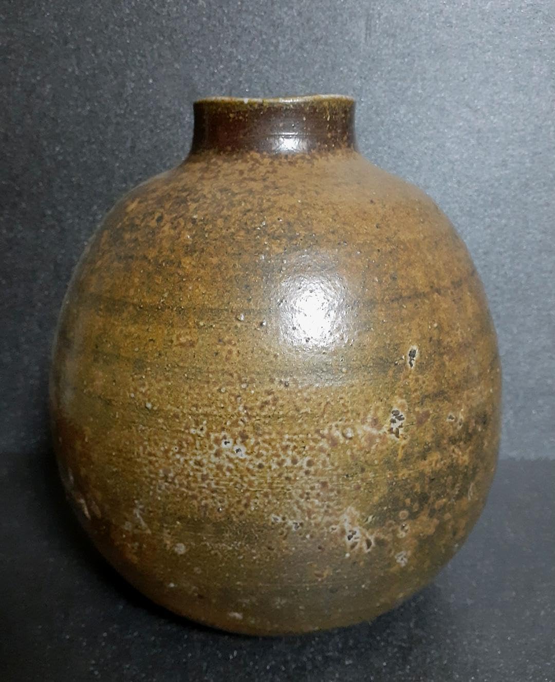 日本工芸会正会員　備前焼　【佐藤圭秀】作　備前　壺　花入れ　共箱　共布 日本工芸会正会員 備前焼 【佐藤圭秀】作 備前 壺 花入れ 共箱 共布