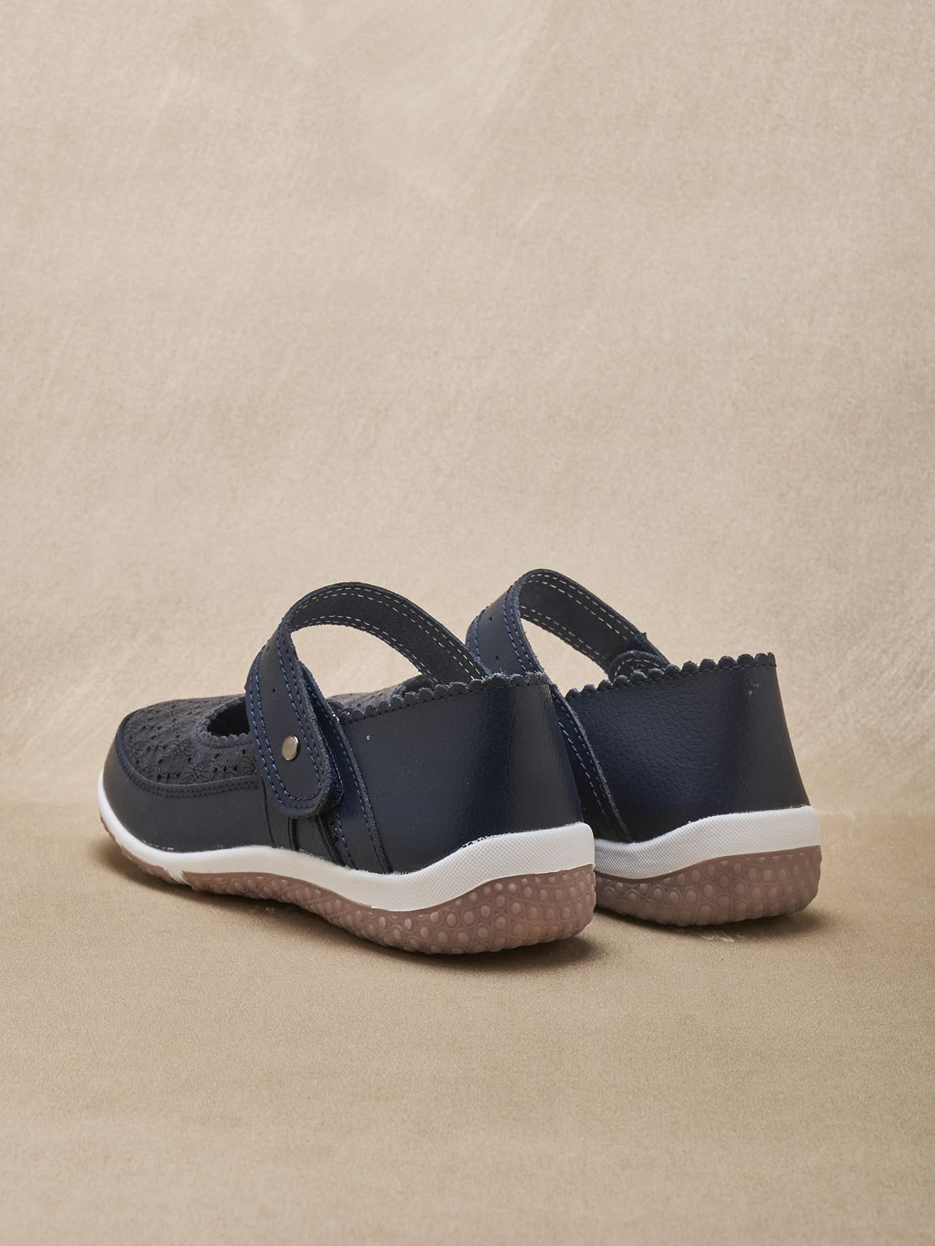 PEDICONFORT - Babies patte scratch cuir ajouré
