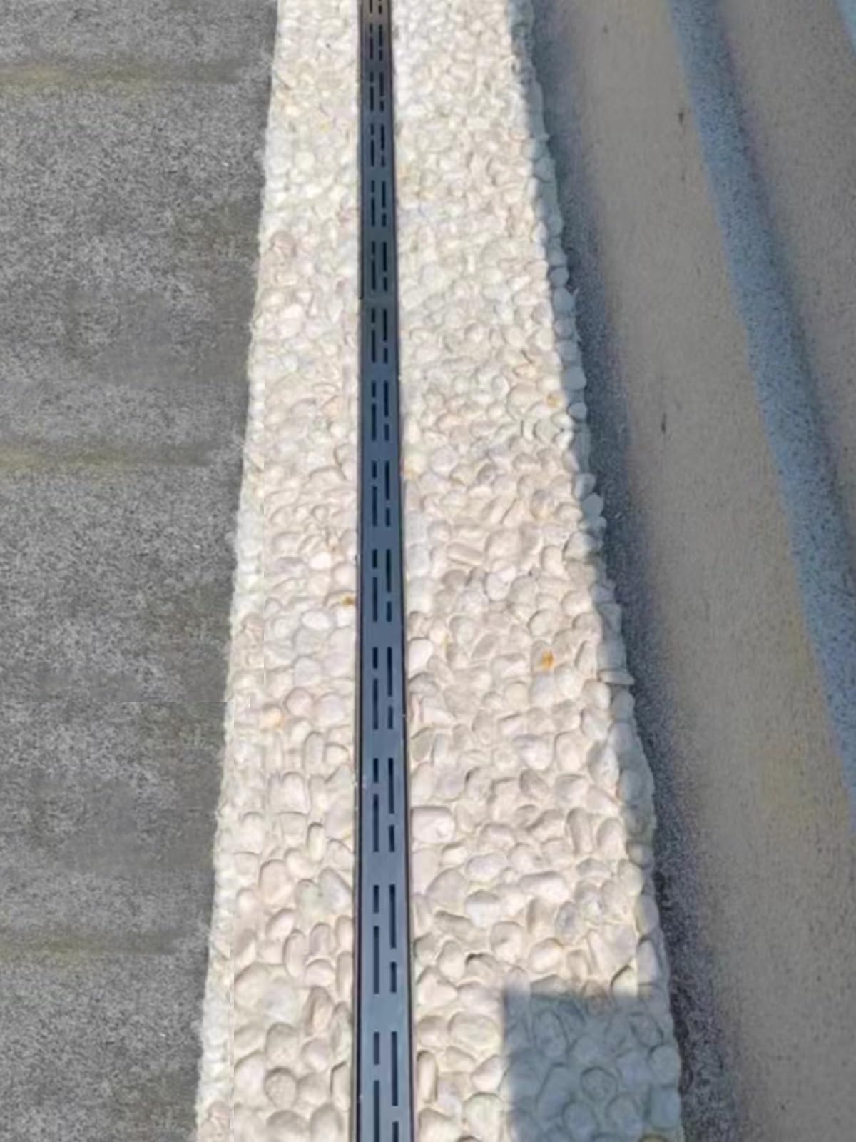 Francuski zestaw odpływowy premium – 5 cm mini rynna kanałowa do zewnętrznego patio i podwórka 304 osłona rusztu ze stali nierdzewnej (czarna 1 m / 3.3ft) - skuteczne rozwiązanie do drenażu