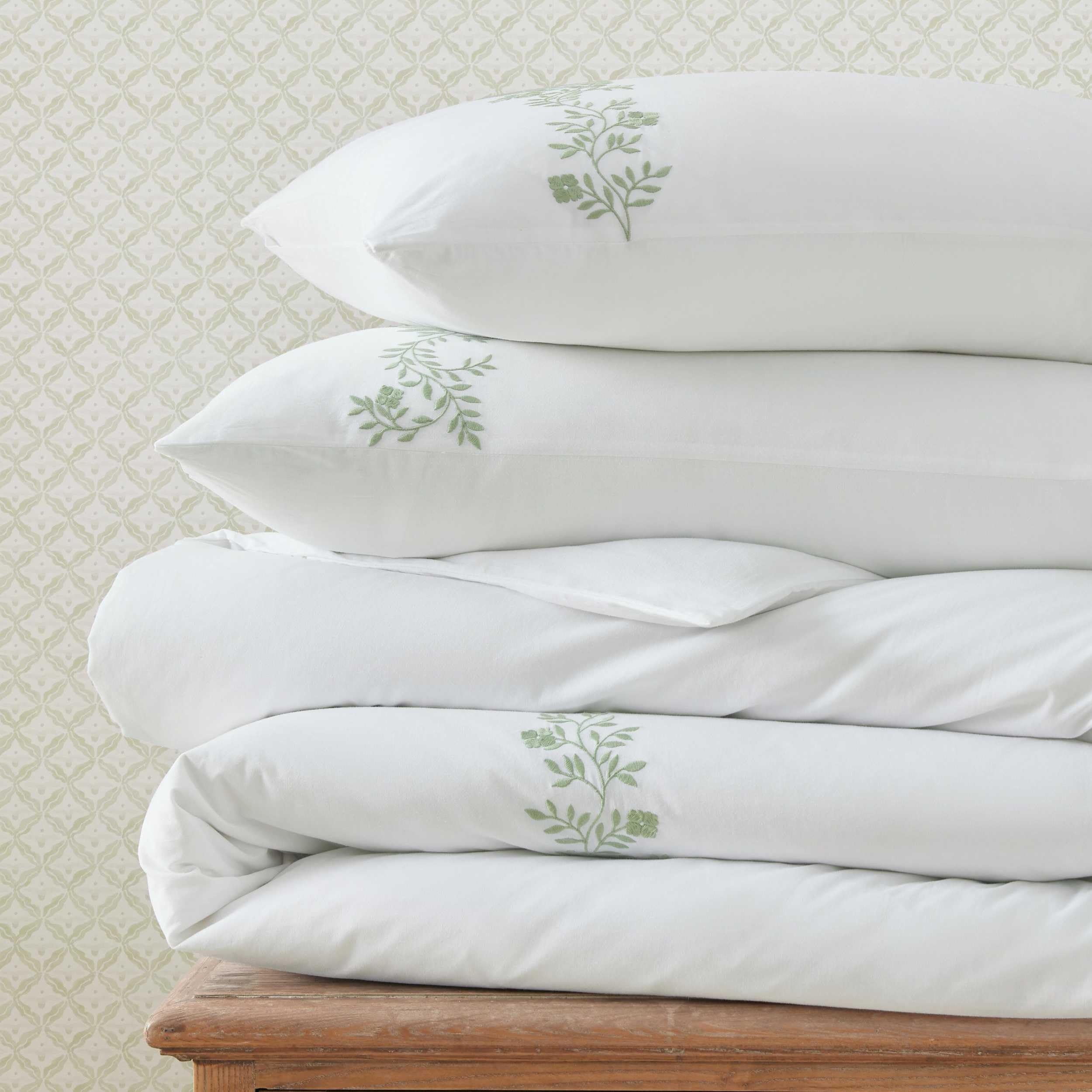 Amazon.com: Martha Stewart - Queen Duvet Cover Set with Shams
