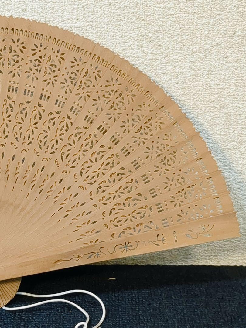 檀香扇子　透かし彫り 木製扇子 彫刻　和装小物 Amazon.co.jp: 白檀 透かし彫り 香木扇子 和装小物 木製 M1280