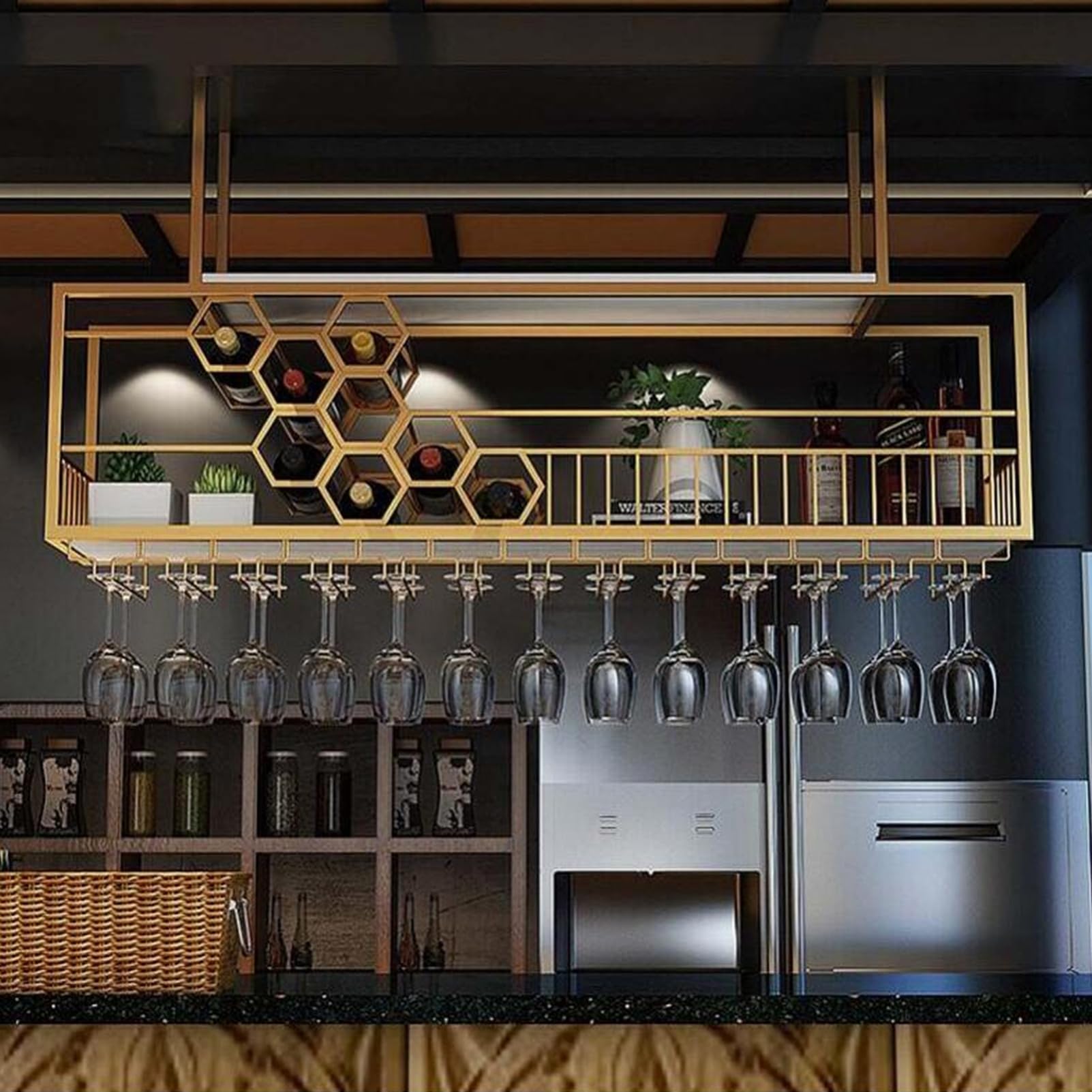 Plafond à vin en verre pour sublimer vos soirées et votre salon chic