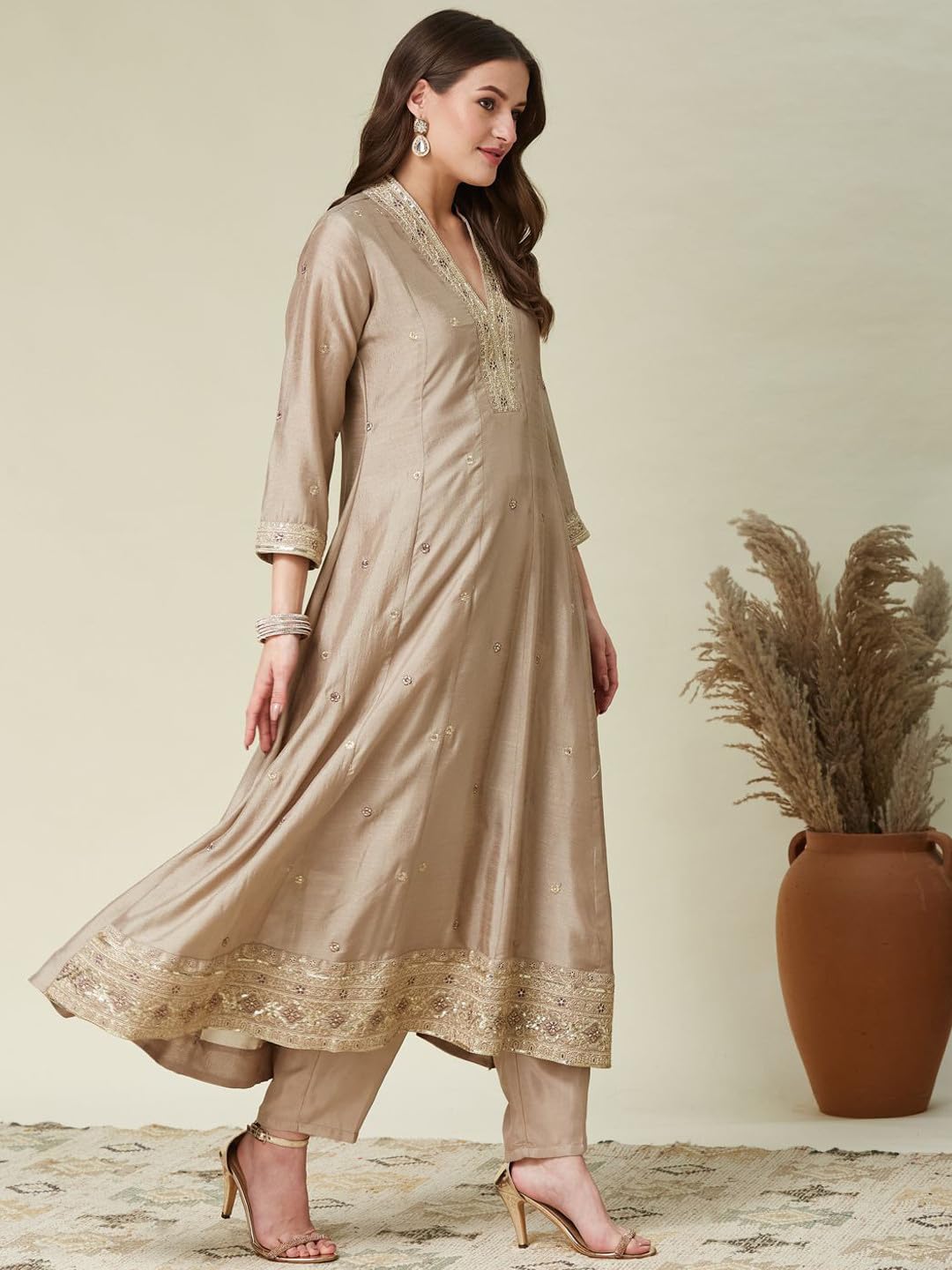 Damen Kurta mit Hose und Dupatta bestickt Ethno Wear Indian Salwar Kameez Anzug