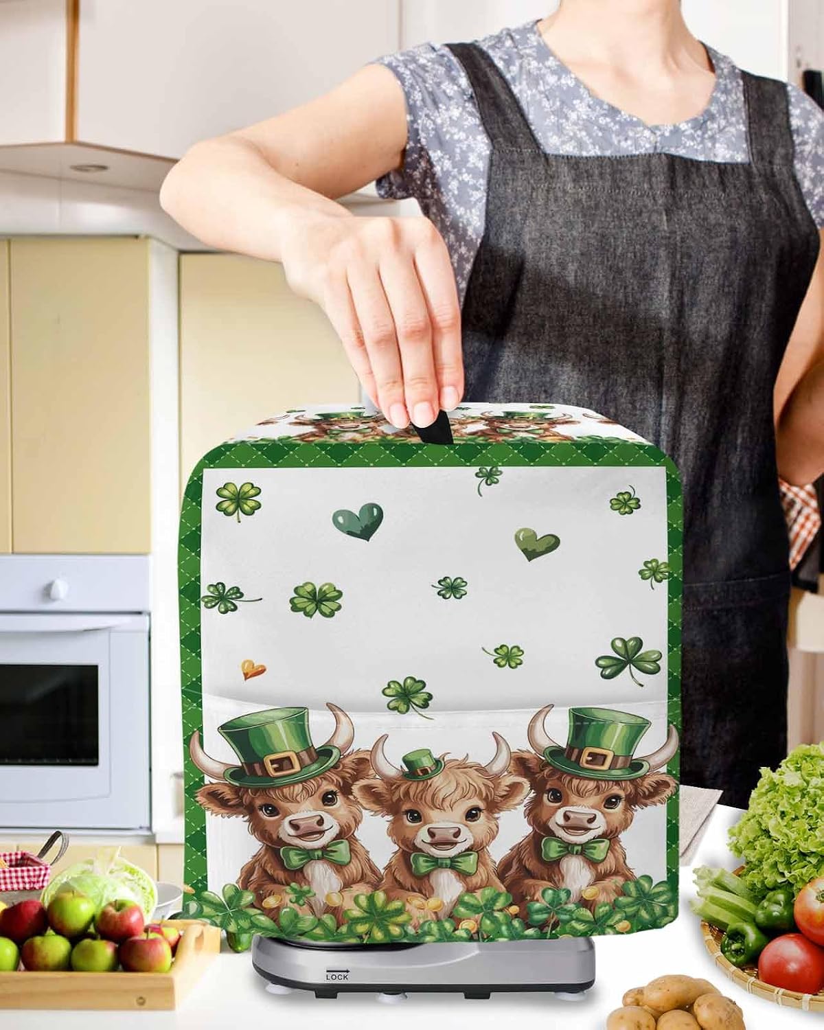 St. Patrick's Day Stand Mixer Cover with Storage Pocket, Waterproof Kitchen Mixer Covers, Cute Highland Cow Shamrock Gold Coin Green Kitchen Appliance Dust Cover Compatible with 5-8 Quart Mixers