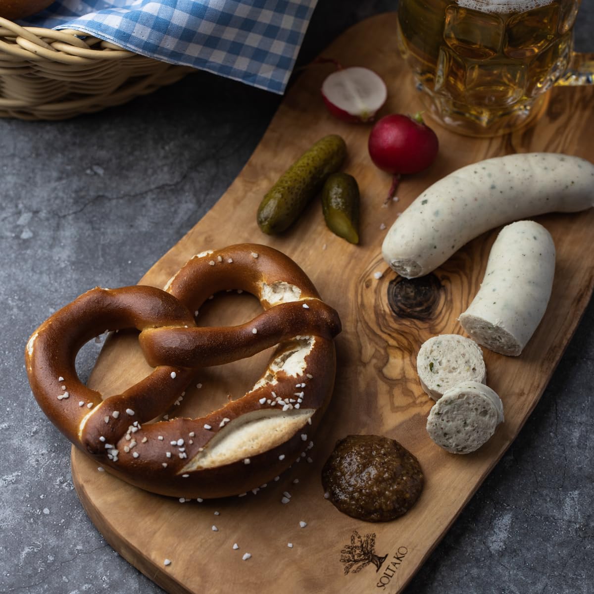 SOLTAKO "The Catania Rustic Board" Brett aus Olivenholz (40-43 cm) Olivenholzbrett Schneidebrett, Holzbrett, Frühstücksbrett, Steakbrett, Naturschnitt (40 x 17 x 2 cm)