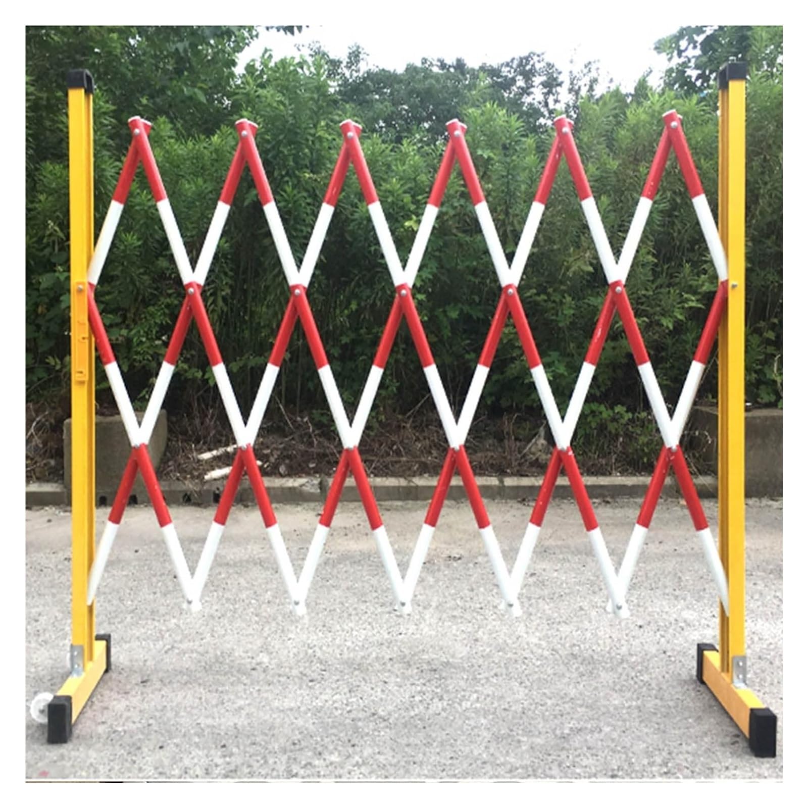 Barrière métallique extensible rouge 120x300cm pour sécurisation de chantier