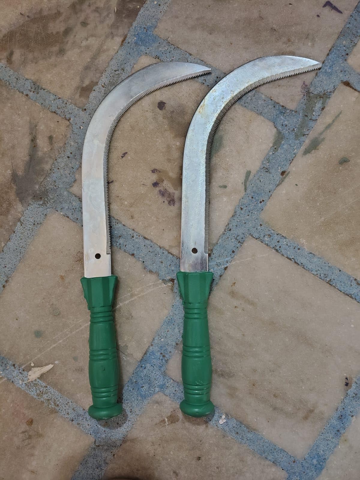 Steel Sickle with Green Plastic Handle, Set of 2 | Serrated Curved Blade Grass Cutter and Harvesting Tool for Weeding, Crop Cutting, Gardening and Farm Use-image-44