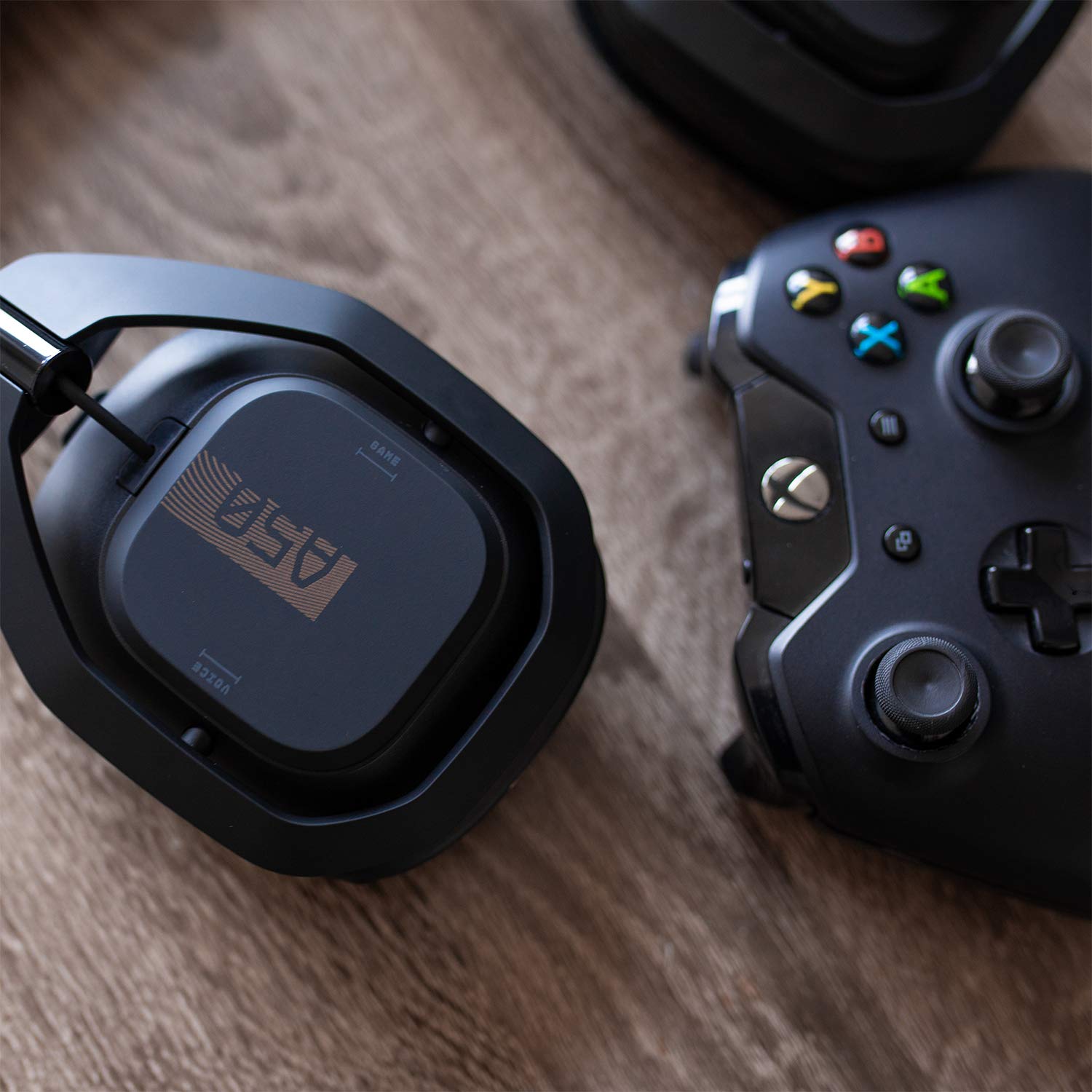 ASTRO Gaming A50 Casque sans fil Connexion+ Station de Charge Gamer, 4ème Génération, Dolby, Équilibre entre son des Jeux et Voix, 2,4 GHz, pour Xbox Series X|S, Xbox One, PC - Noir/Or