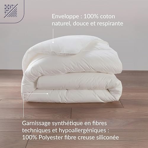 DODO - Couette Tempérée Niagara 240x260 cm - Convient 2 Personnes - Anti-Acariens, Douce, Confortable - Garnissage 100% Polyester Fibre Volupt’air 300G/M2 - Lavable en Machine à 40°C - 4