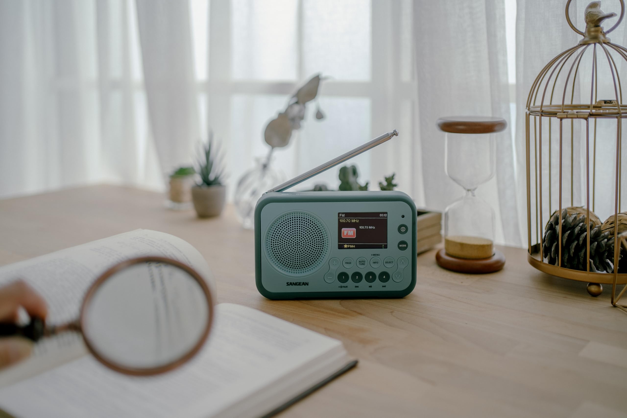 SANGEAN DPR-76BT – Kompaktes, tragbares Digital-Radio mit DAB+/FM, Bluetooth, intelligentem Batteriefach, Hellblau